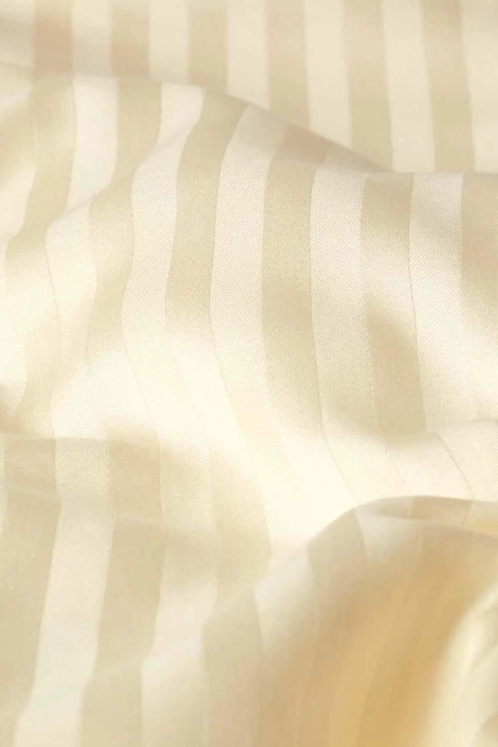 Homescapes Egyptian Cotton Ultrasoft King Size Oxford Pillowcase 330 TC in Bright Yellow 4