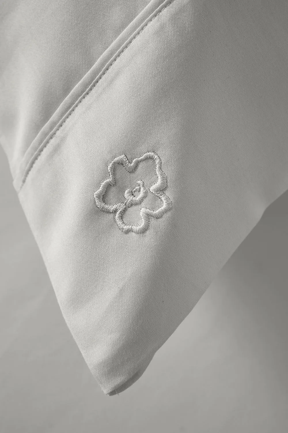 Ted Baker 'TB Plain Dye' Standard Pillowcase in Silver 2
