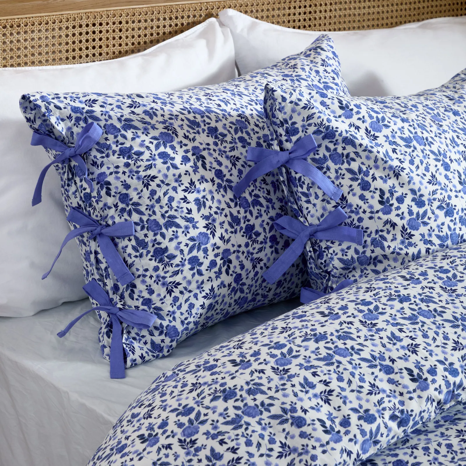Wylder Hannah Floral 100% Cotton Duvet Cover Set in Blue 2