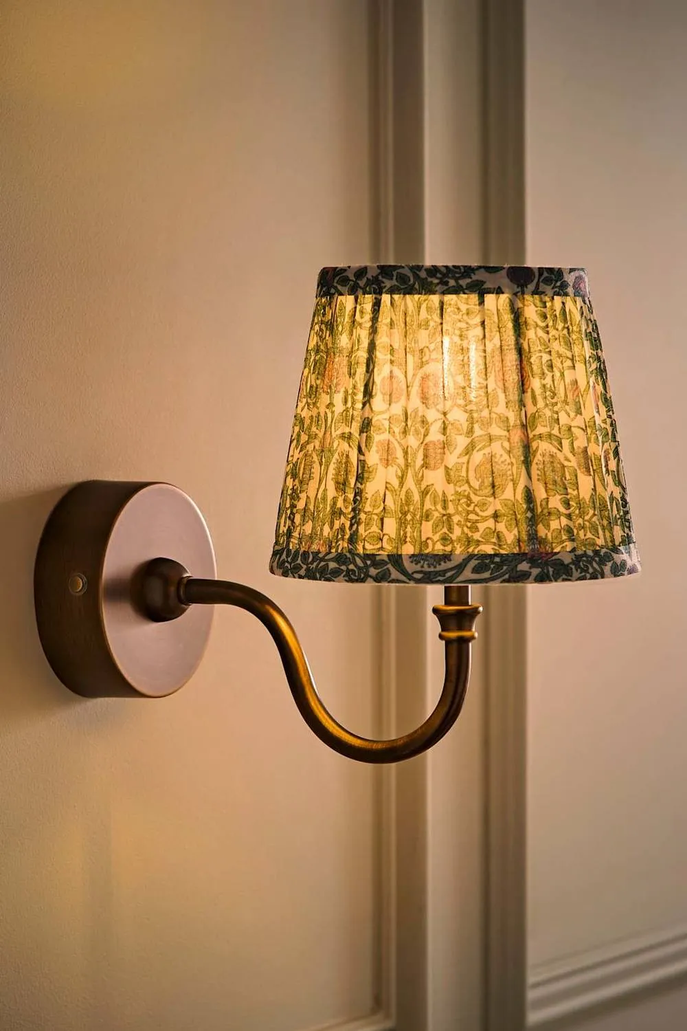 ValueLights Lowe Pair Floral Pleated Shade Metal Portable Rechargeable Wall Light in Light Green 2