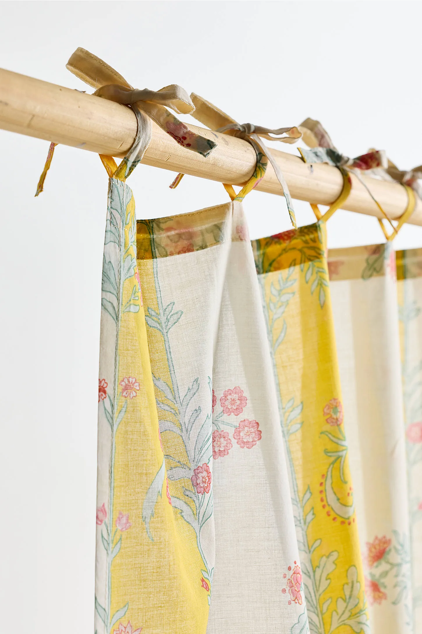 Suri Curtain 4