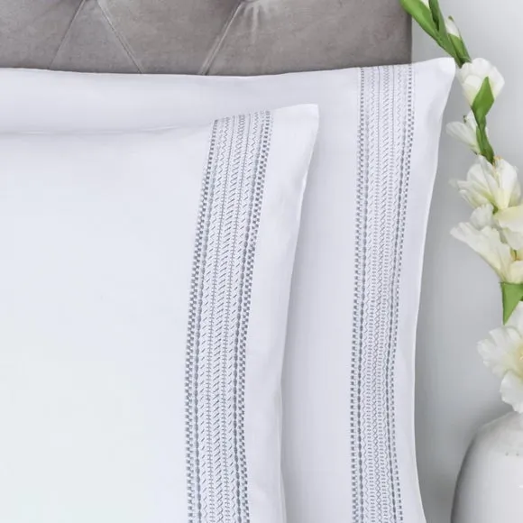 Appletree Boutique Embroidered Band 200 Thread Count 100% Cotton Duvet Cover & Pillowcase Set 2