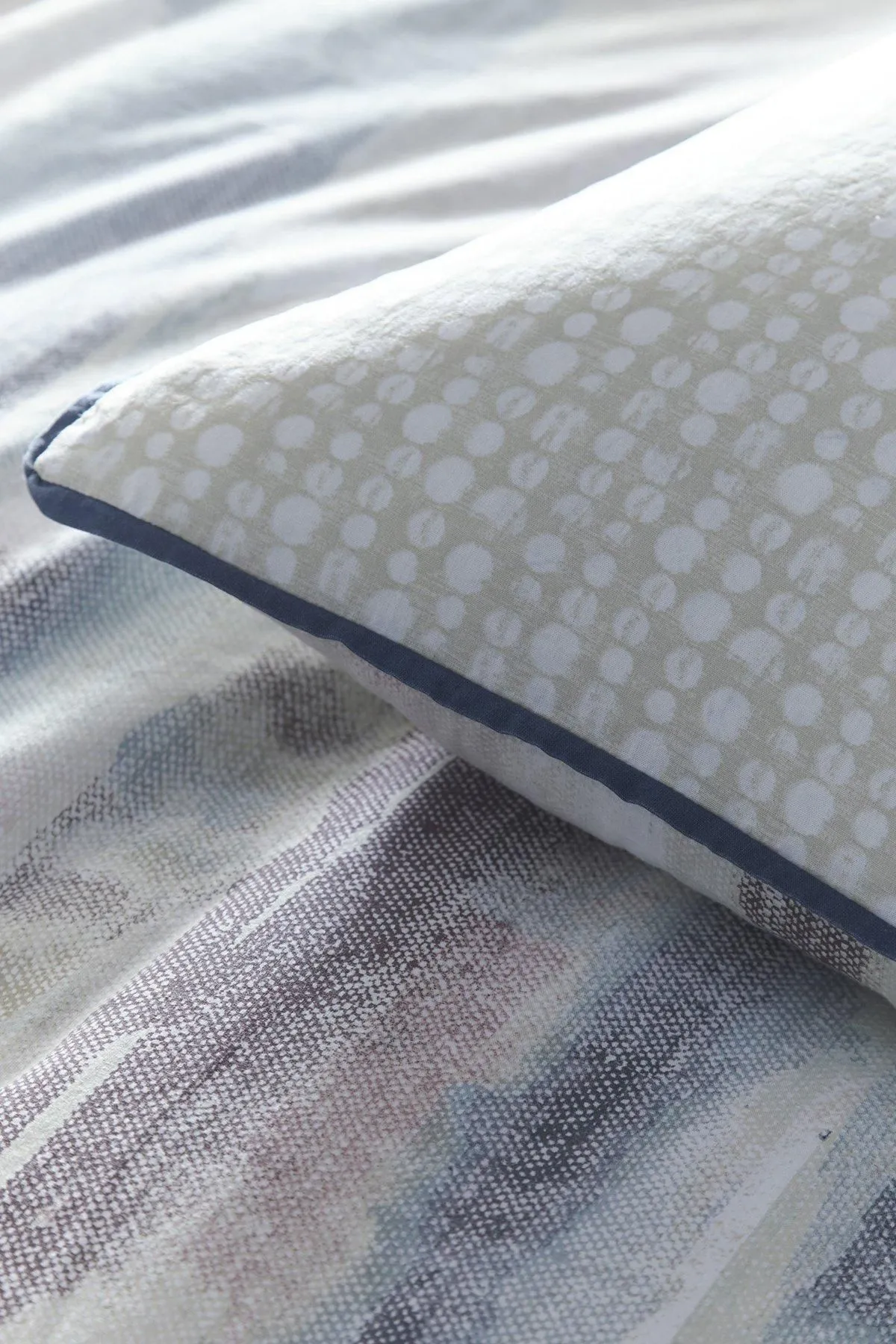Appletree 'Landscape' 100% Cotton Floral Duvet Cover Set in Light Blue 5