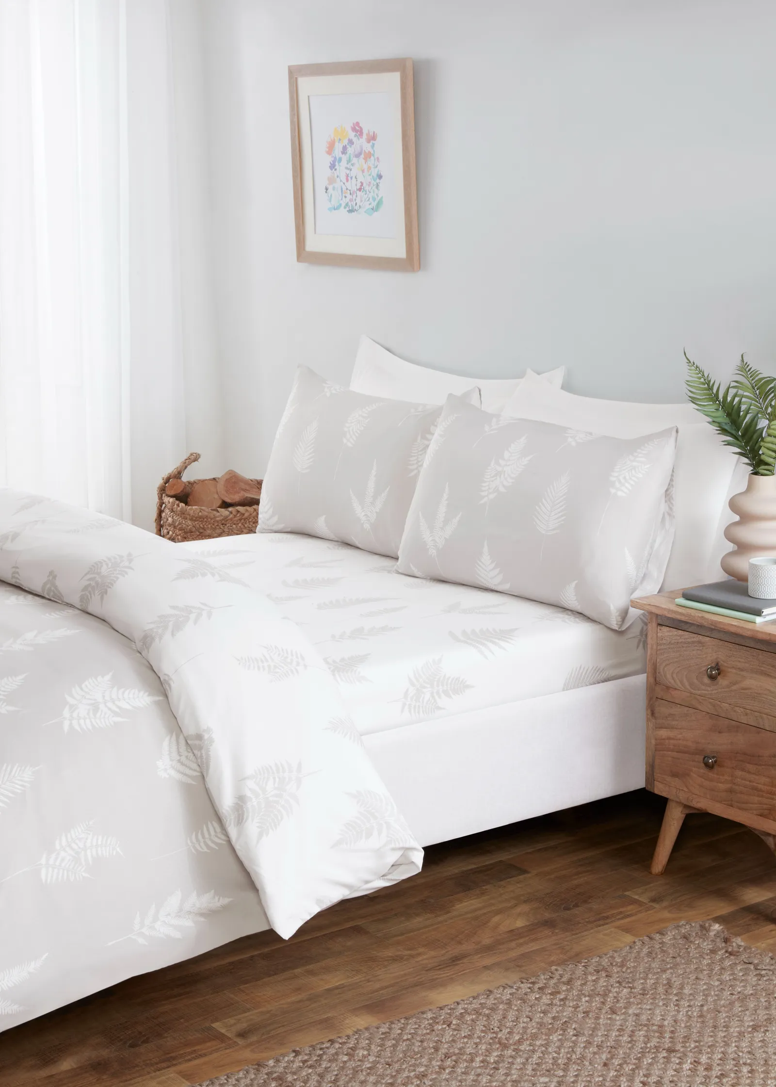 Rapport Home Fern Floral Microfibre Complete Duvet Cover Set With Pillowcase in Silver