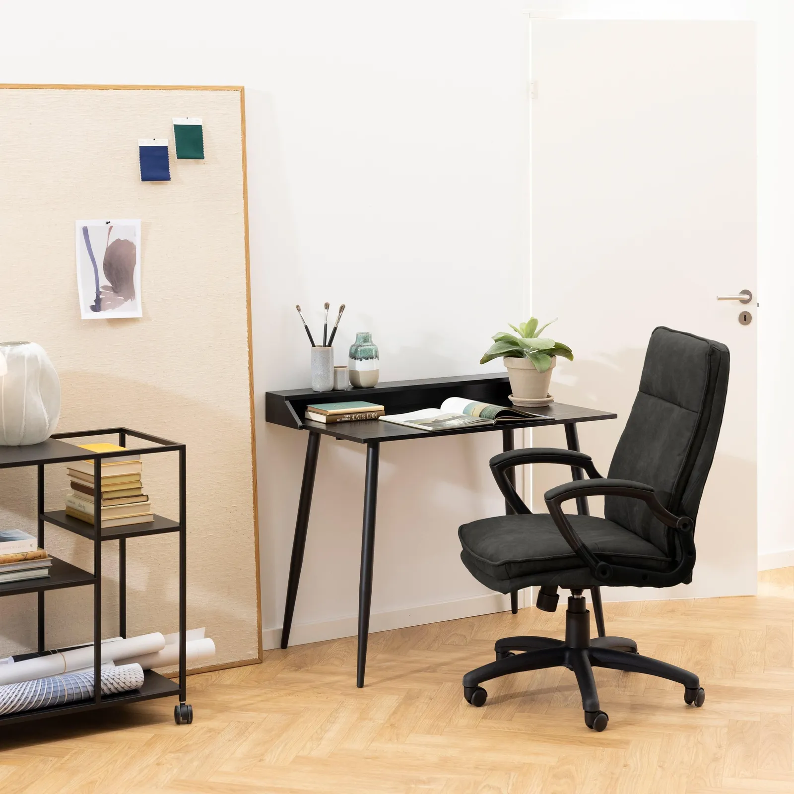 Furniture To Go Brad Swivel Desk chair with Armrest in Black 4