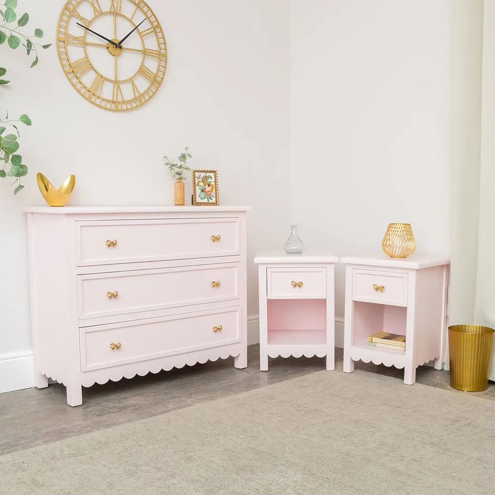 Melody Maison Chest of 3 Drawers & Pair Of Bedside Tables - Staunton Pink Range in Baby Pink