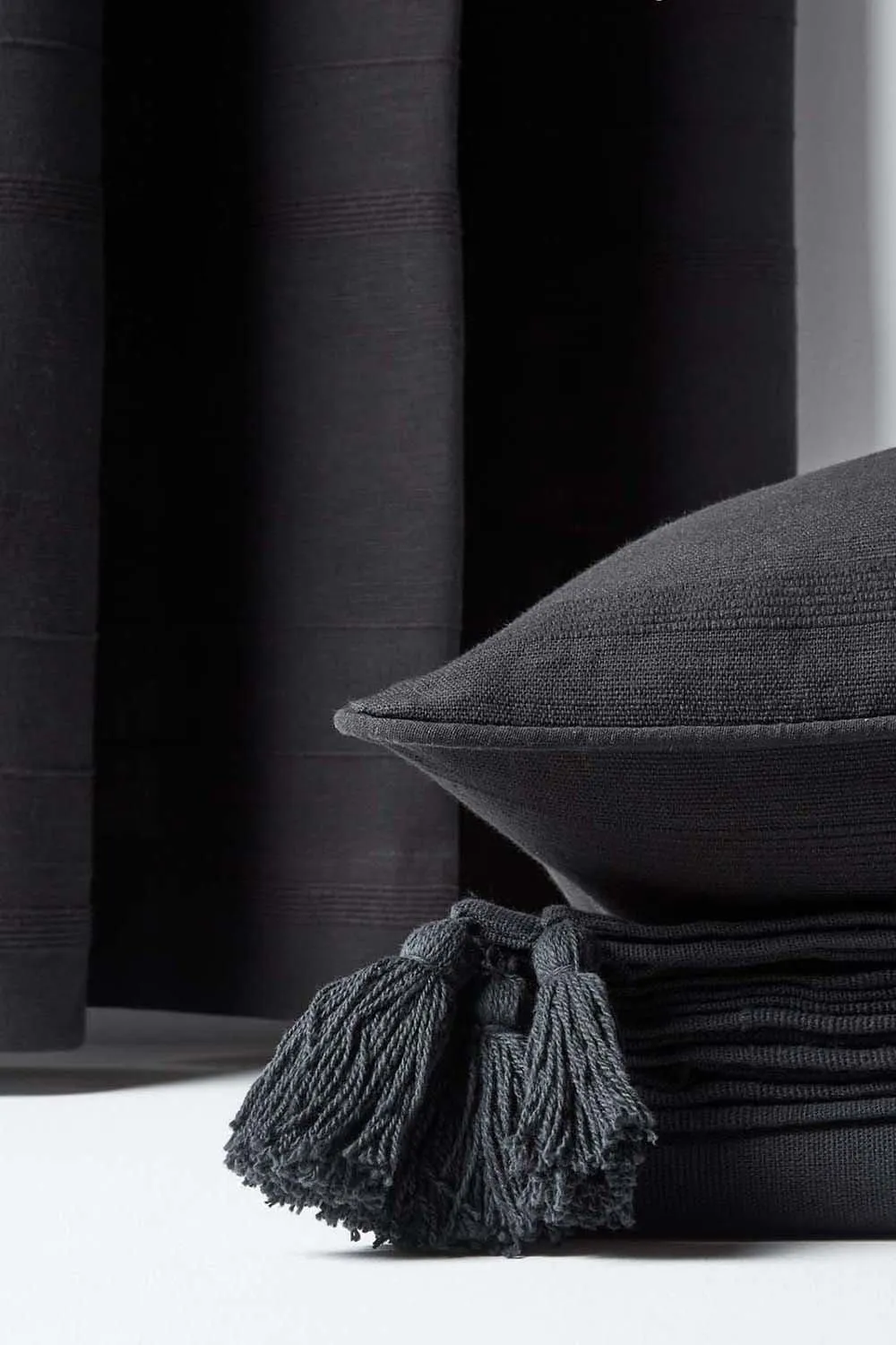 Homescapes Cotton Rajput Ribbed Cushion Cover in Black 5