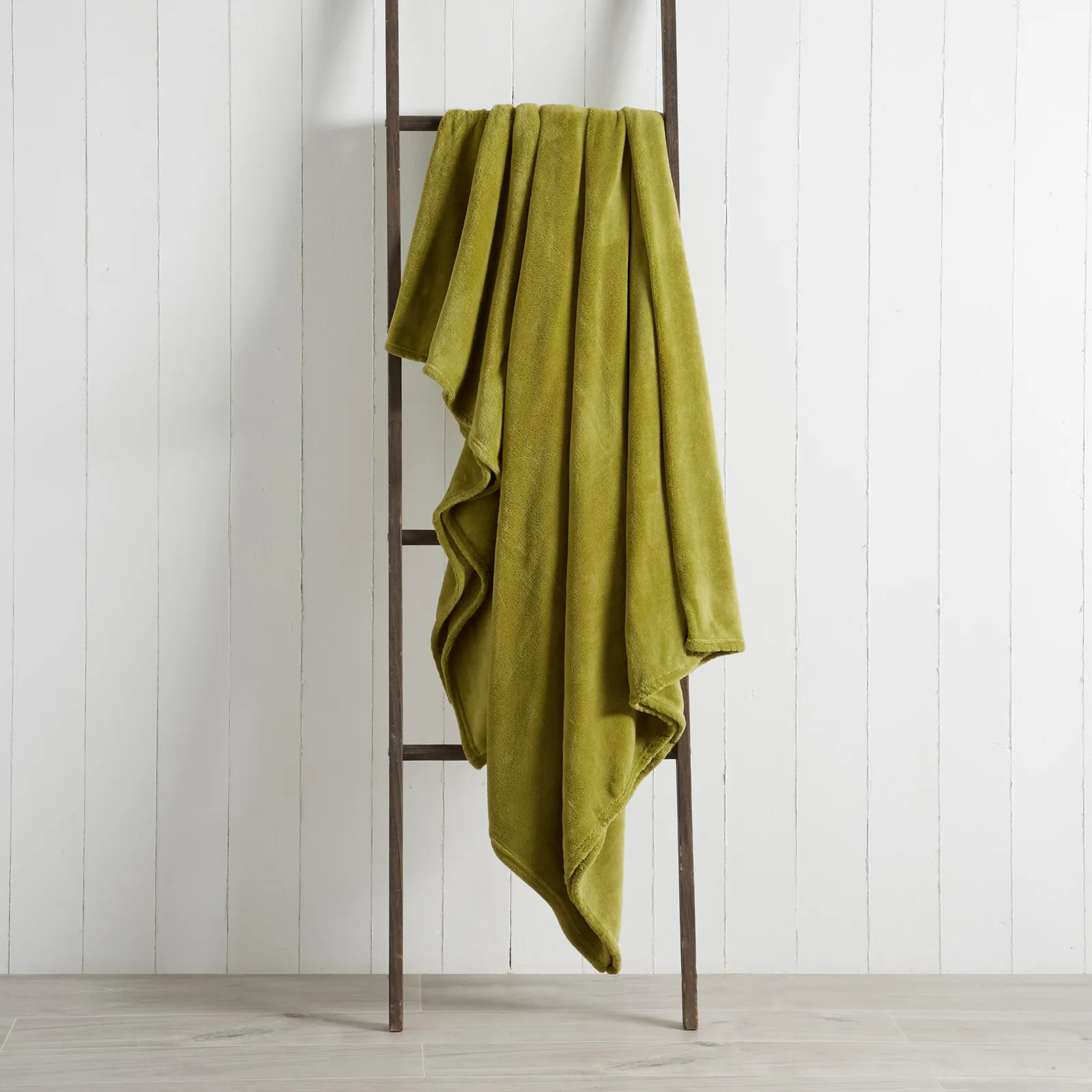 Seriously Soft 220cm x 220cm Throw Olive (Green)
