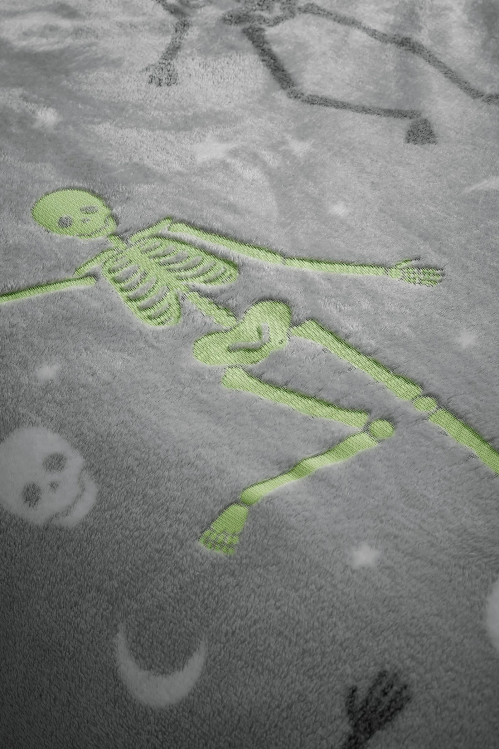 Catherine Lansfield Halloween Skeleton Fleece Glow in the Dark Duvet Cover Set in Grey 4