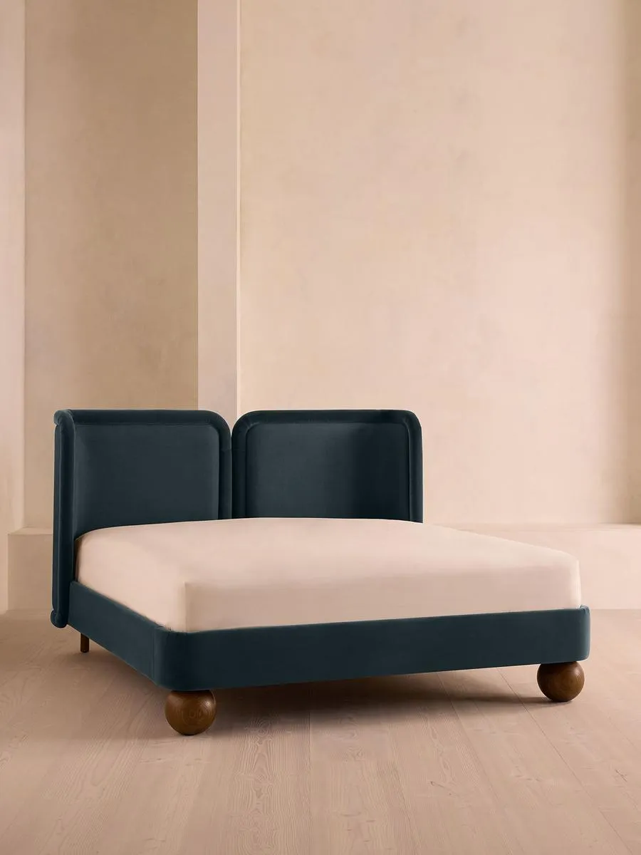 Willem Bed, King, Velvet & Linen, Prussian Blue