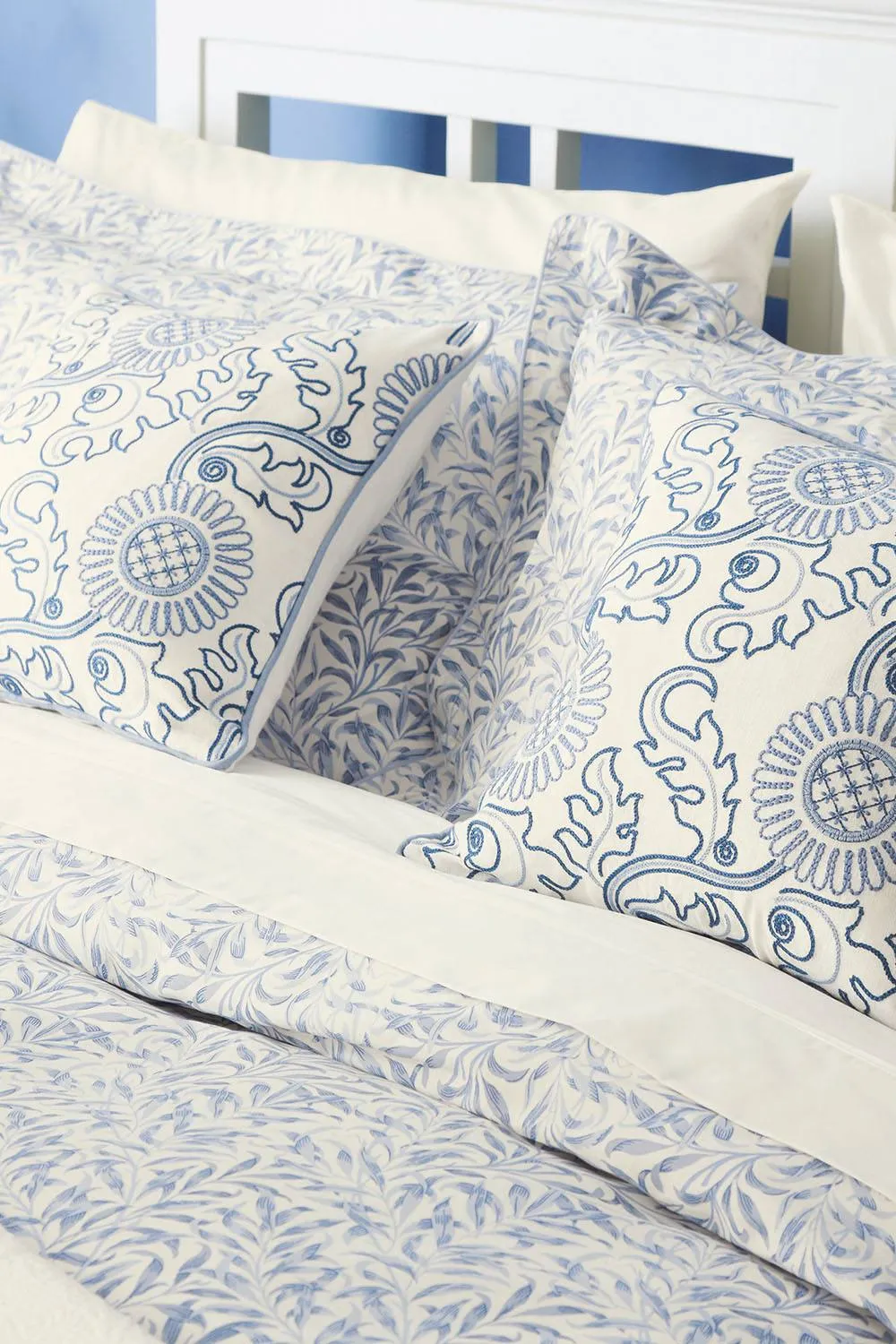 Morris & Co 'Willow Bough' Cotton Percale Duvet Cover Set 2
