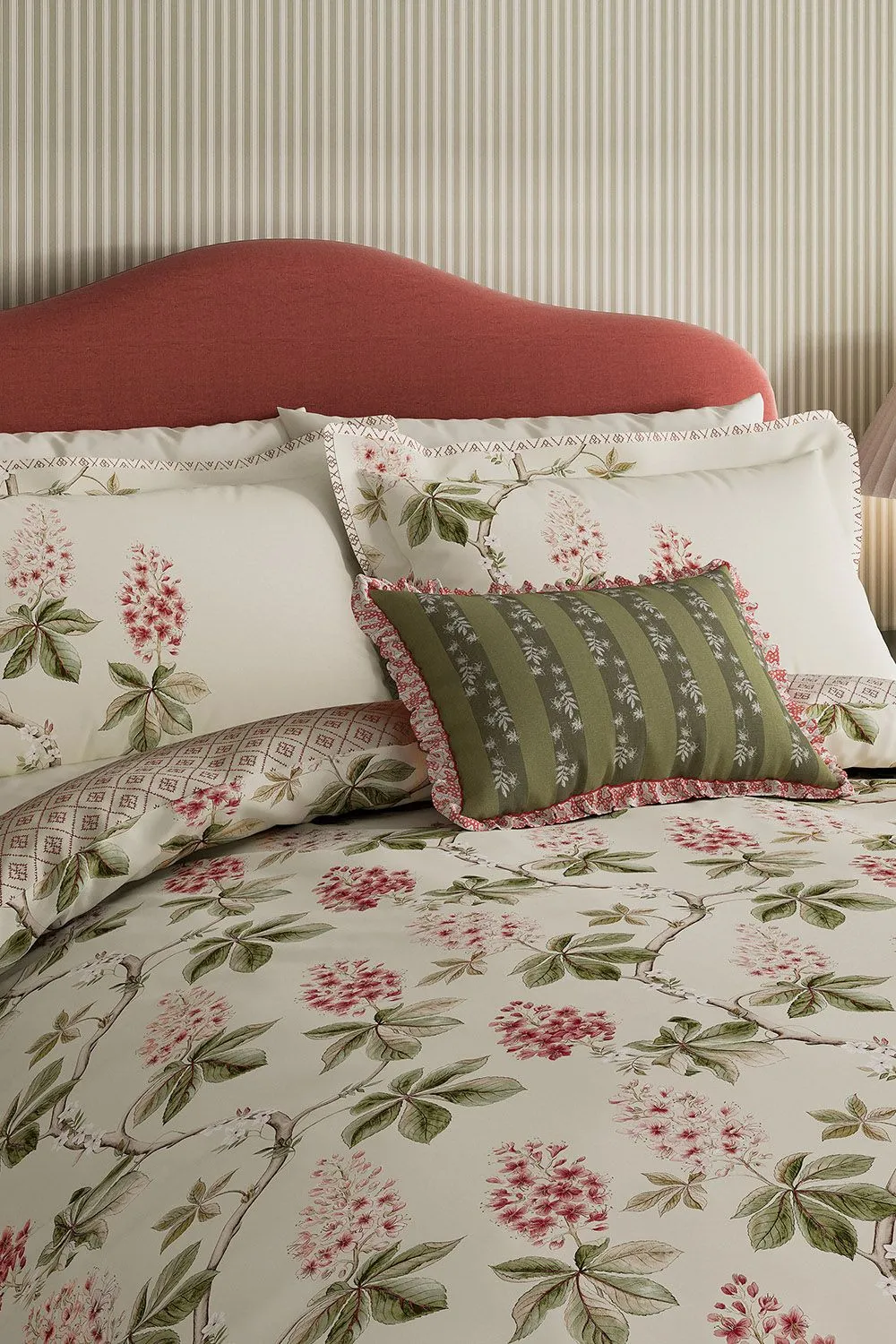 Sanderson 'Chestnut Tree' Cotton Duvet Cover Set in Cream 2