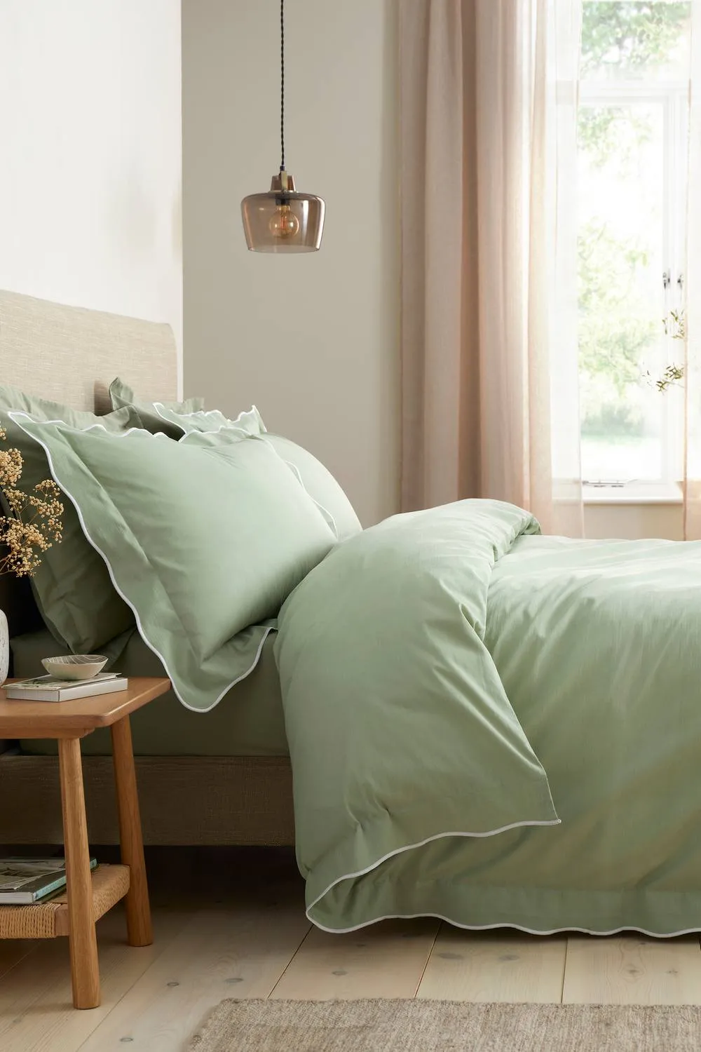 Appletree 'Scallop Edge' 100% Cotton Duvet Cover Set in Green 1