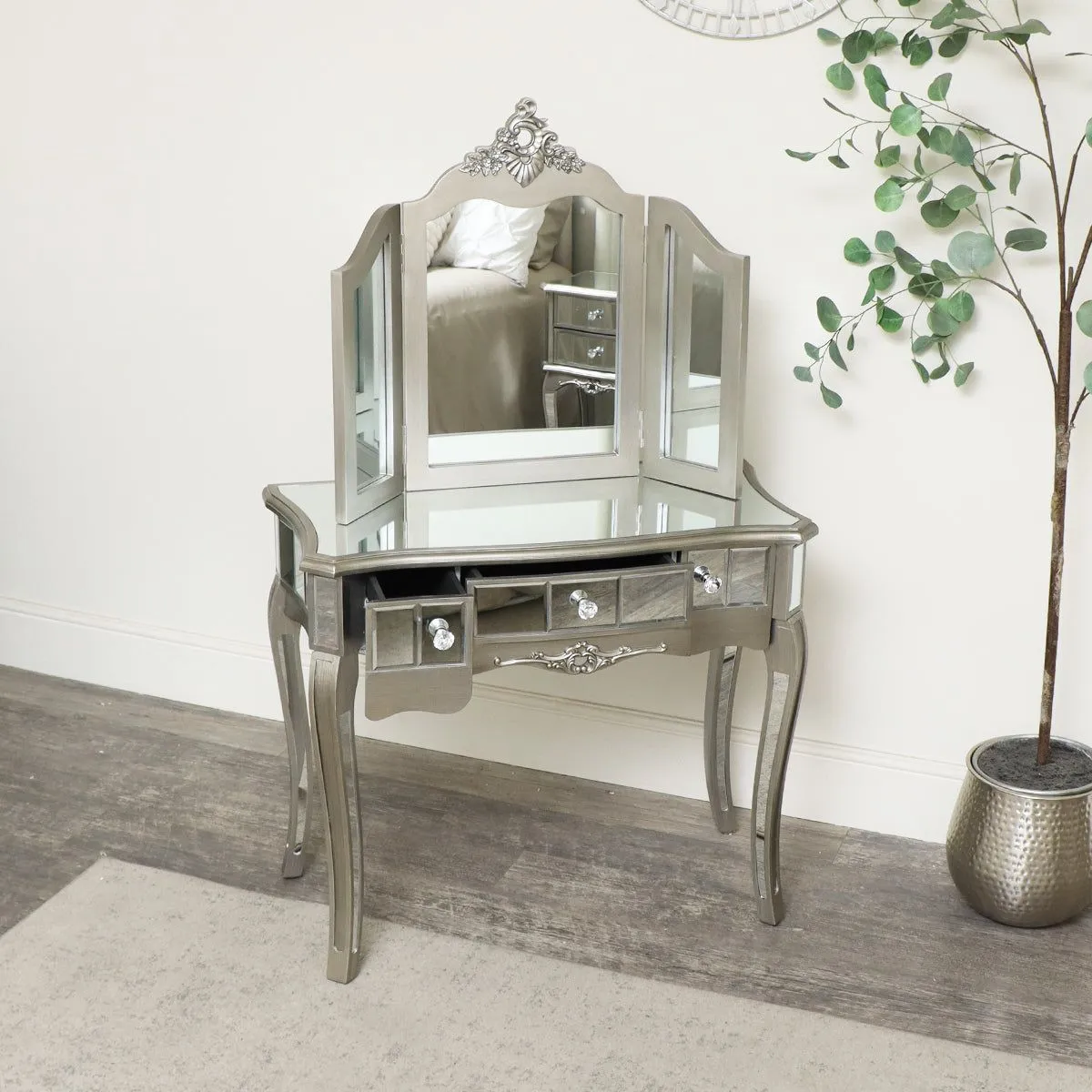 Melody Maison Mirrored Dressing Table & Vanity Mirror - Tiffany Range in Metallic Silver 2