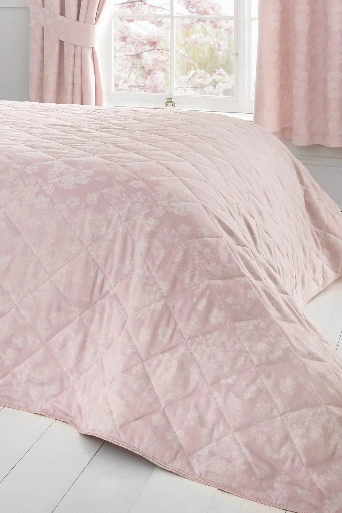 Dreams & Drapes 'Blossom' Floral Quilted Bedspread in Rose 2