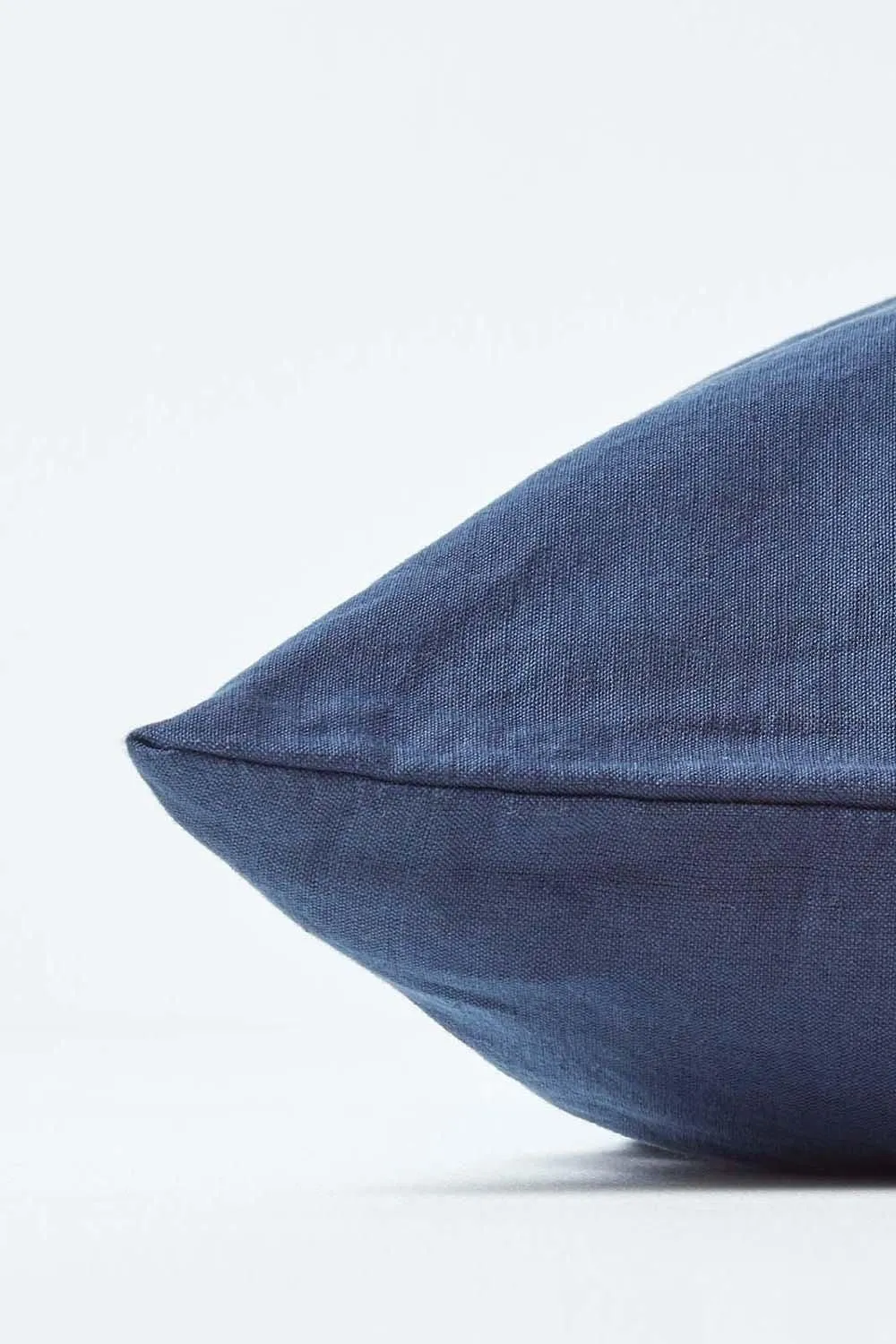 Homescapes Linen V Shaped Pillowcase in Navy 2