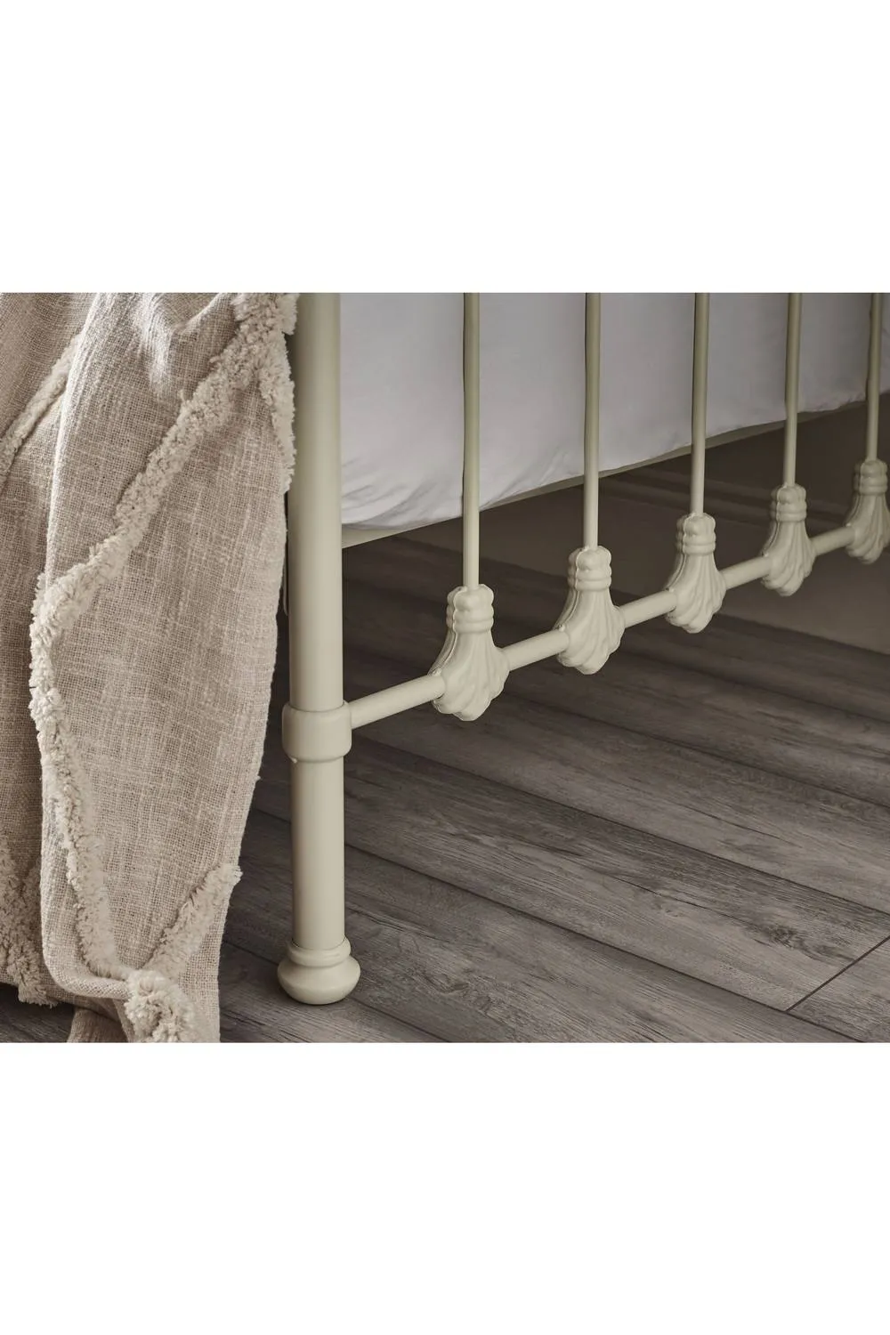 Julian Bowen Versailles Single Ivory Metal Daybed 5
