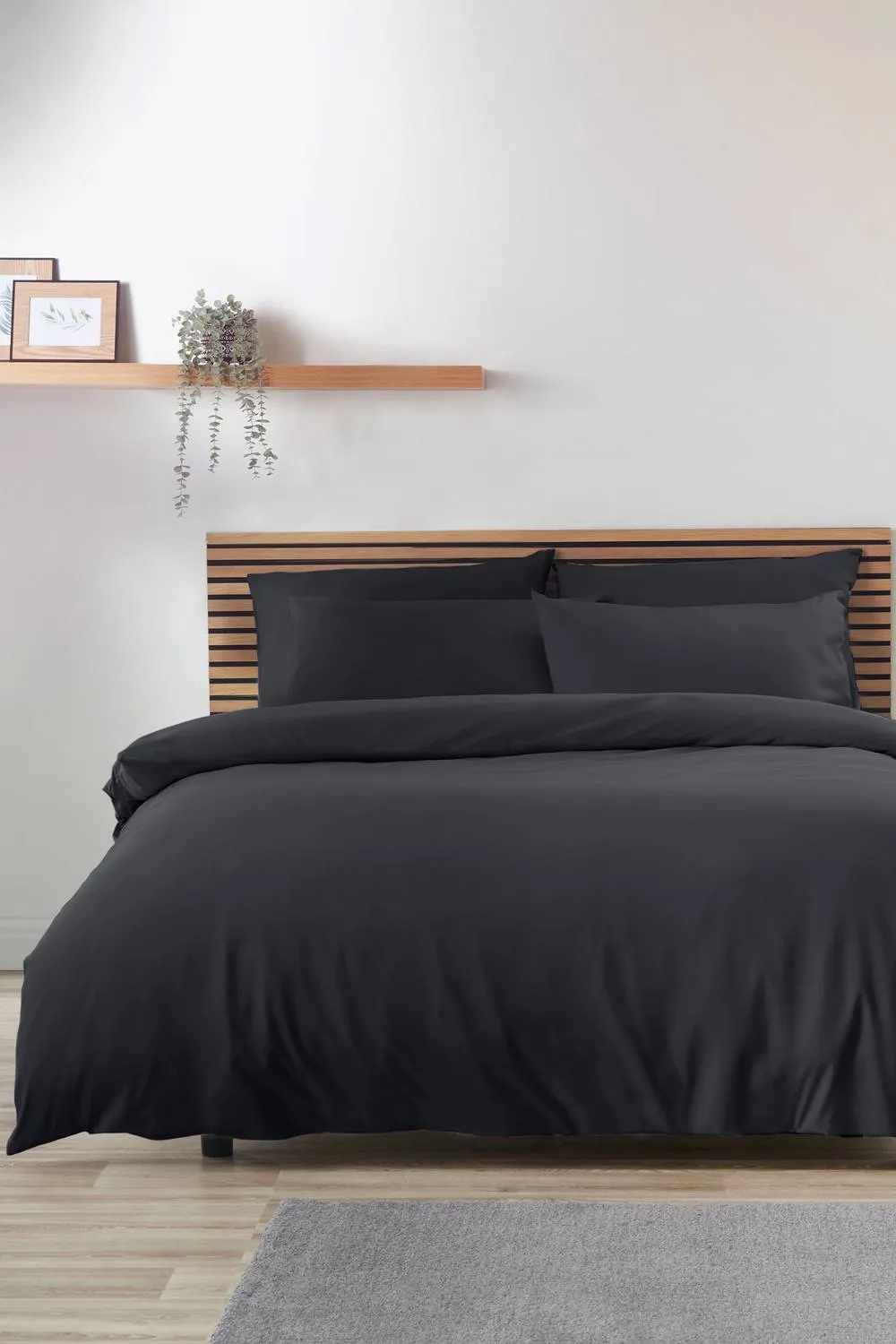 Catherine Lansfield So Soft Non Iron Duvet Cover Set in Black 1