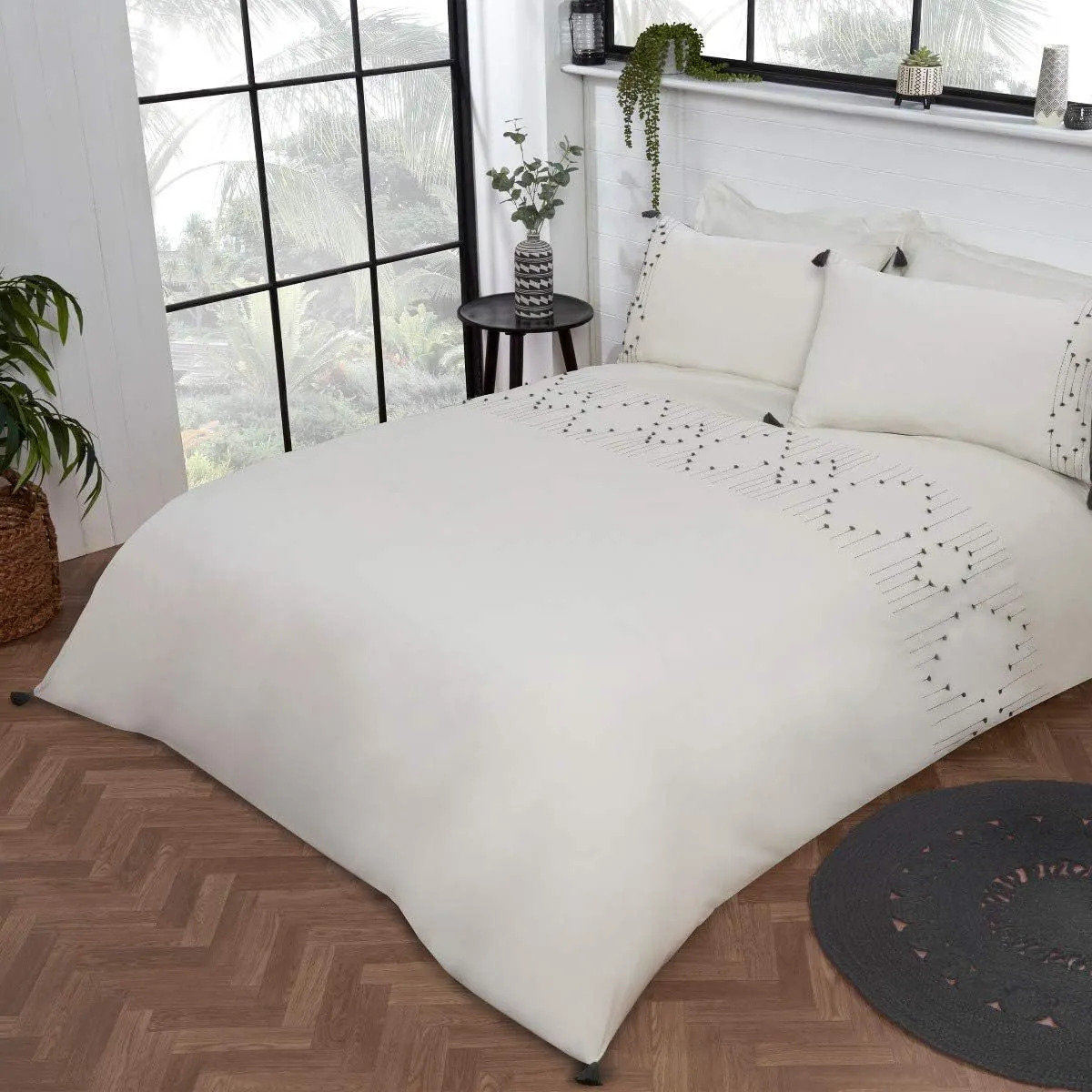 Smart Living Luxury Hotel Quality Boho Embroidered Tassels Duvet Cover with Pillowcases