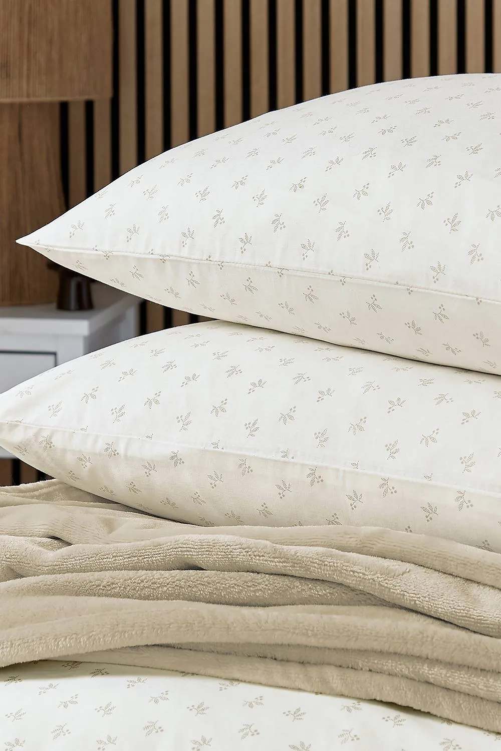 Helena Springfield 'Leaf Sprig' Duvet Cover Set in Cream 5