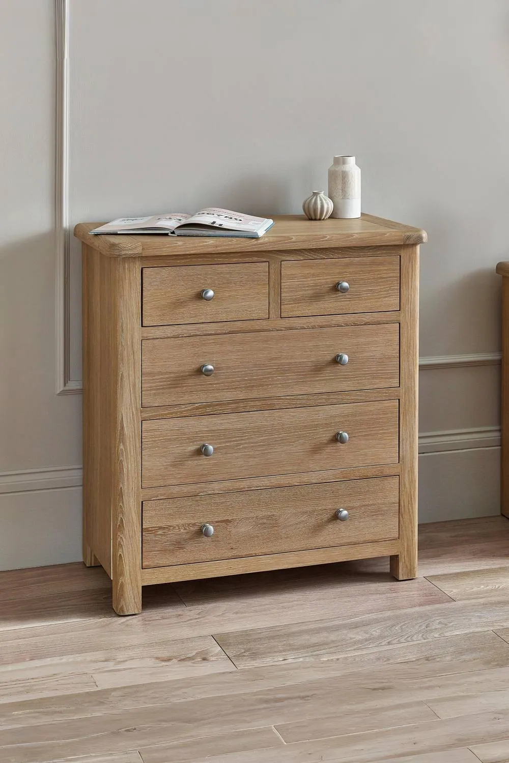 Julian Bowen Memphis 5 Drawer Chest (3+2) in Light Oak 2