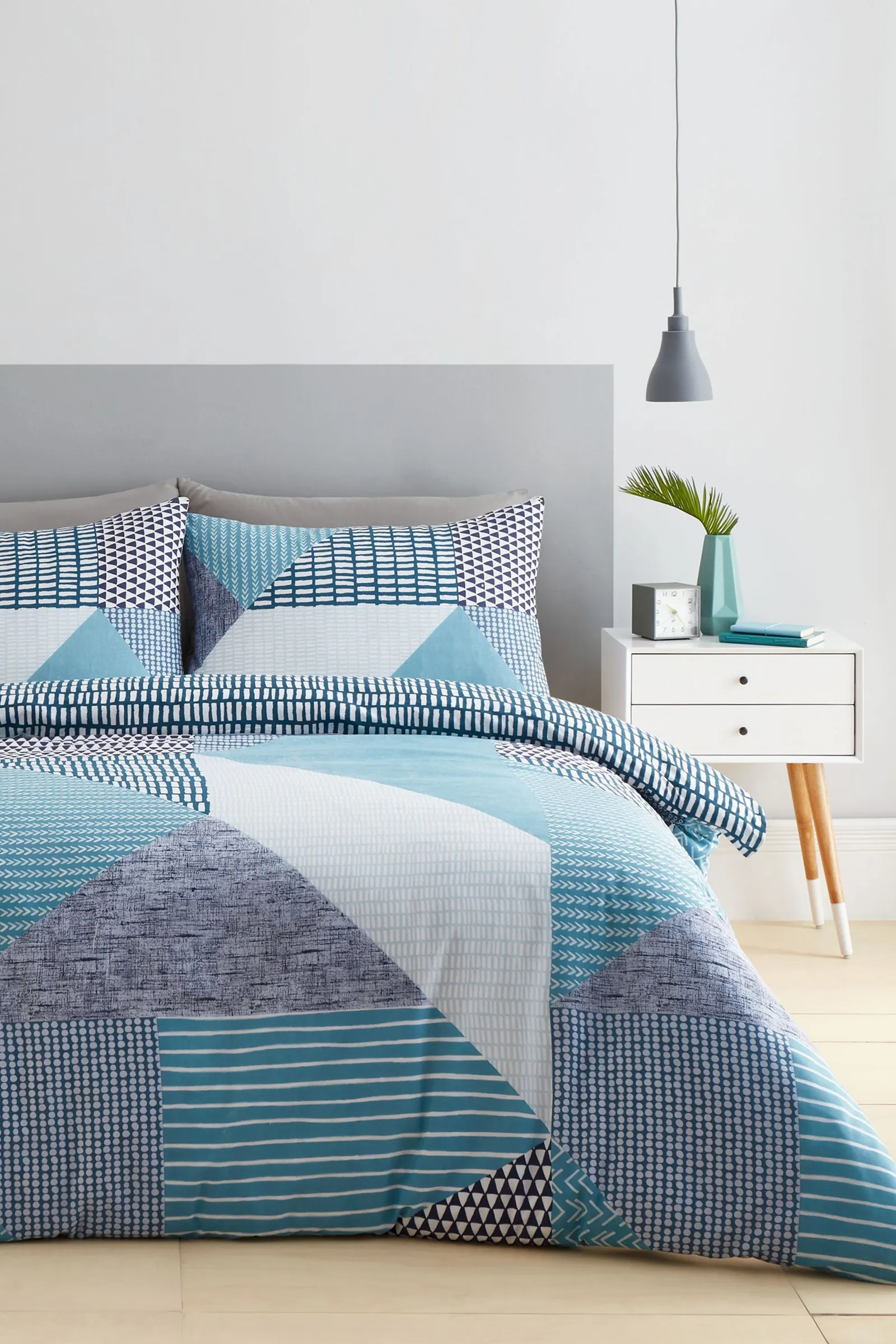 Catherine Lansfield 'Larsson Geo' Duvet Set in Teal 1