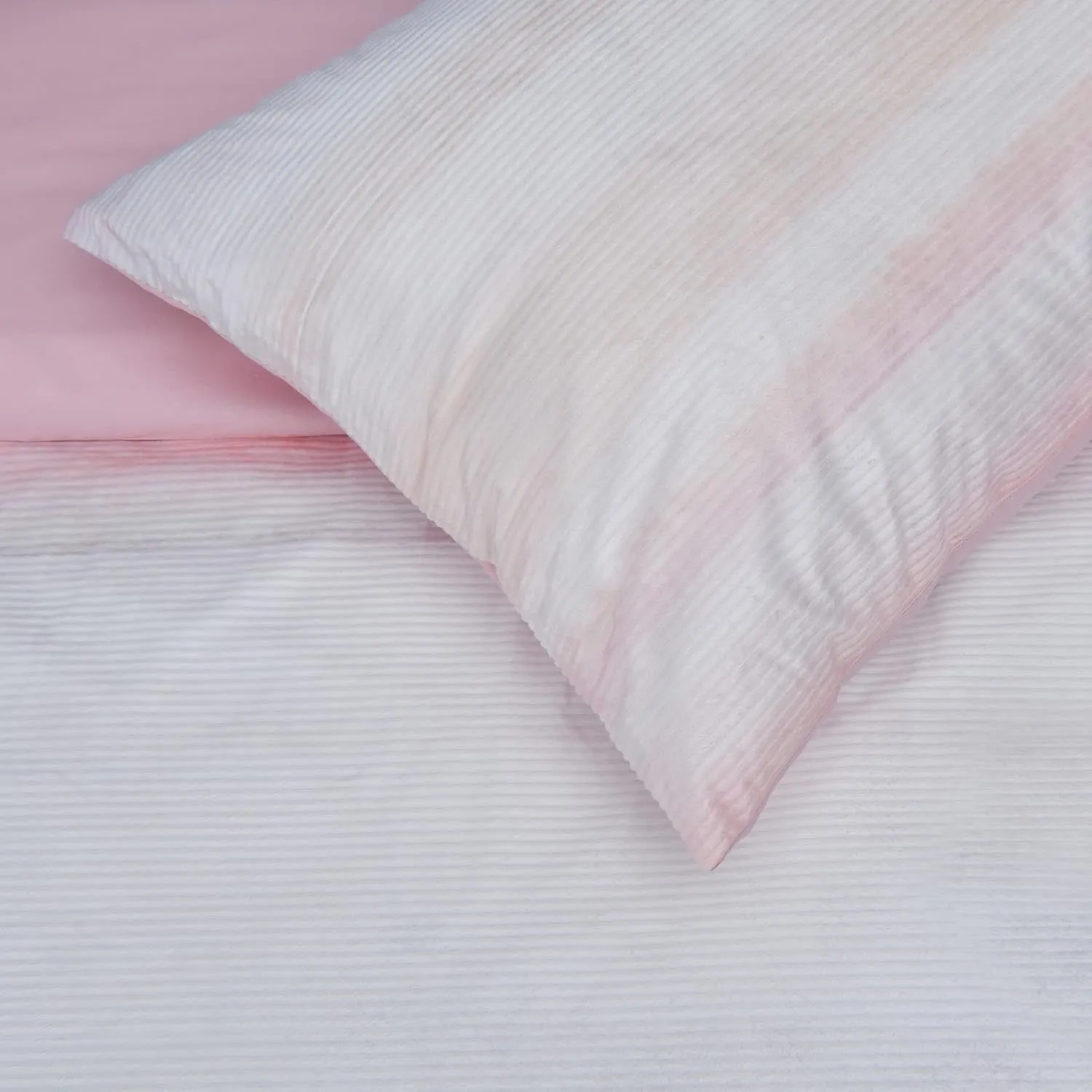 Smart Living Luxury Hotel Quality Reversible Ribbed Velvet Duvet Cover with Pillowcases in Pink 4