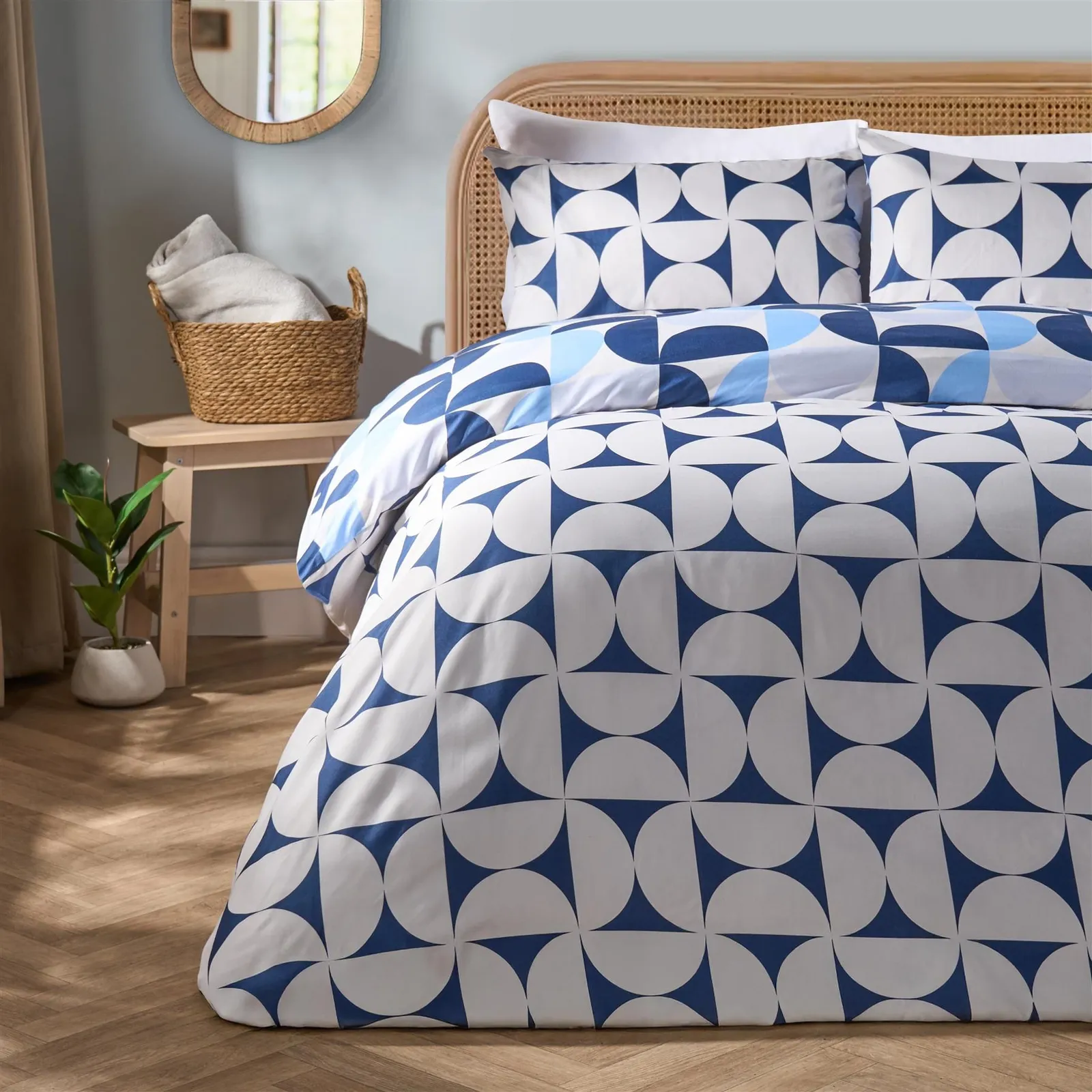 OHS Moroccan Abstract Microfibre Duvet Cover with Pillowcase Bedding Set in Navy