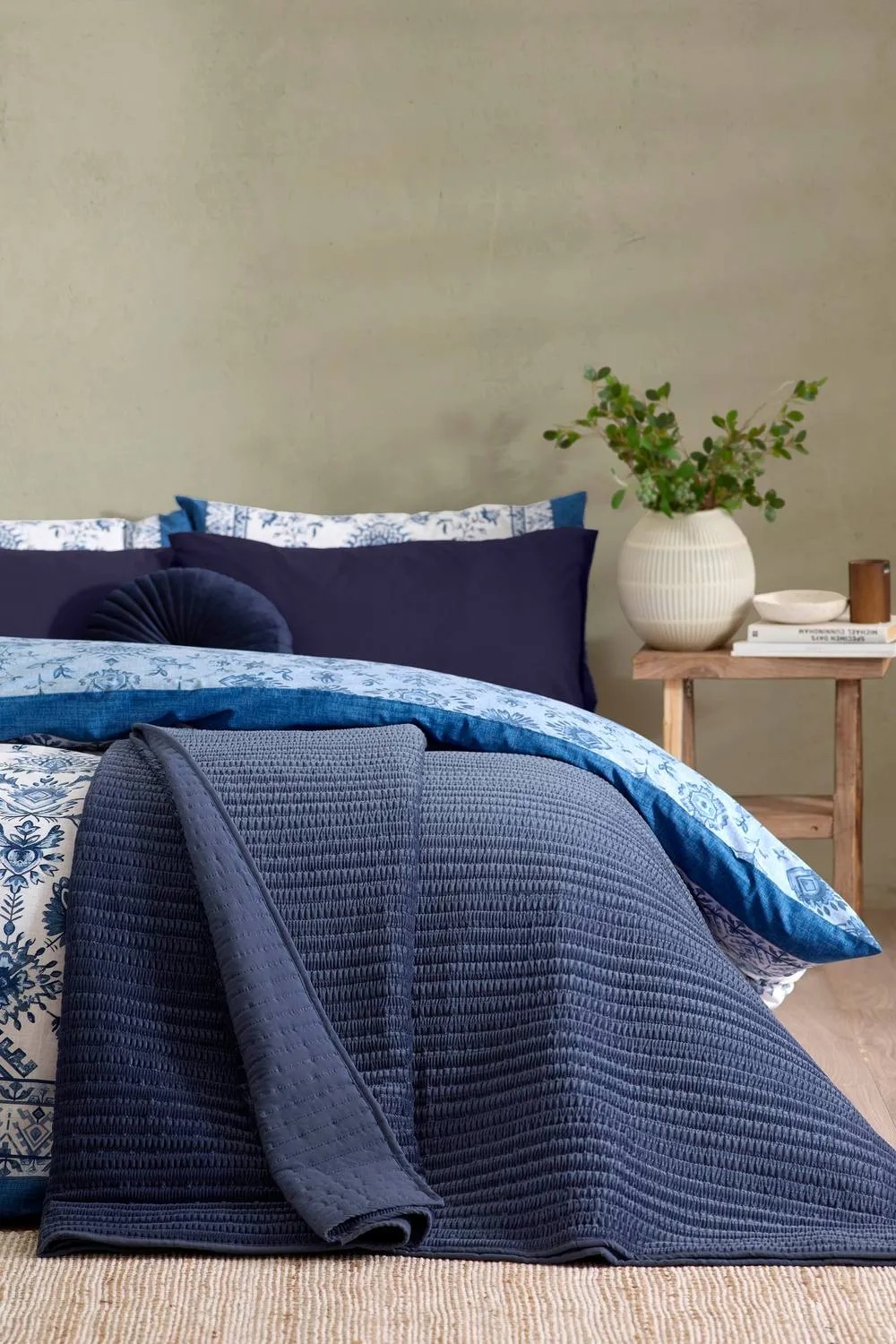 Catherine Lansfield 'Velvet Pinsonic' Quilted Bedspread in Navy 3