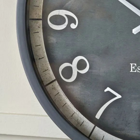 Weathered Wood Effect Round Wall Clock 4