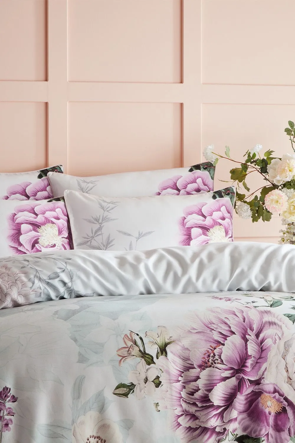 Paoletti Krista 200 Thread Count Piped Floral Pillowcase