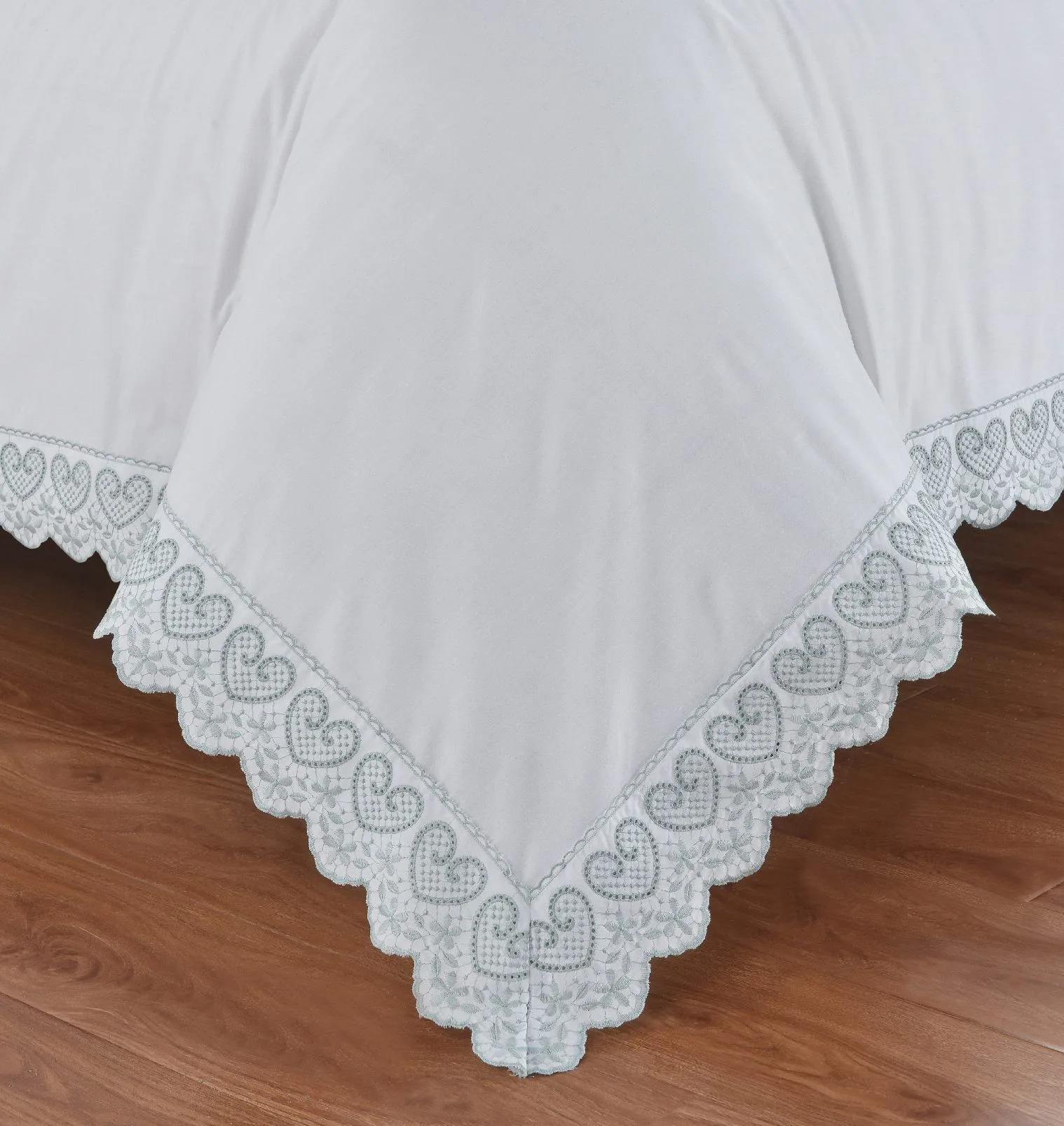 Rapport Home Elise Embroidered Floral Polyester Duvet Cover Set with Pillowcase in White 3