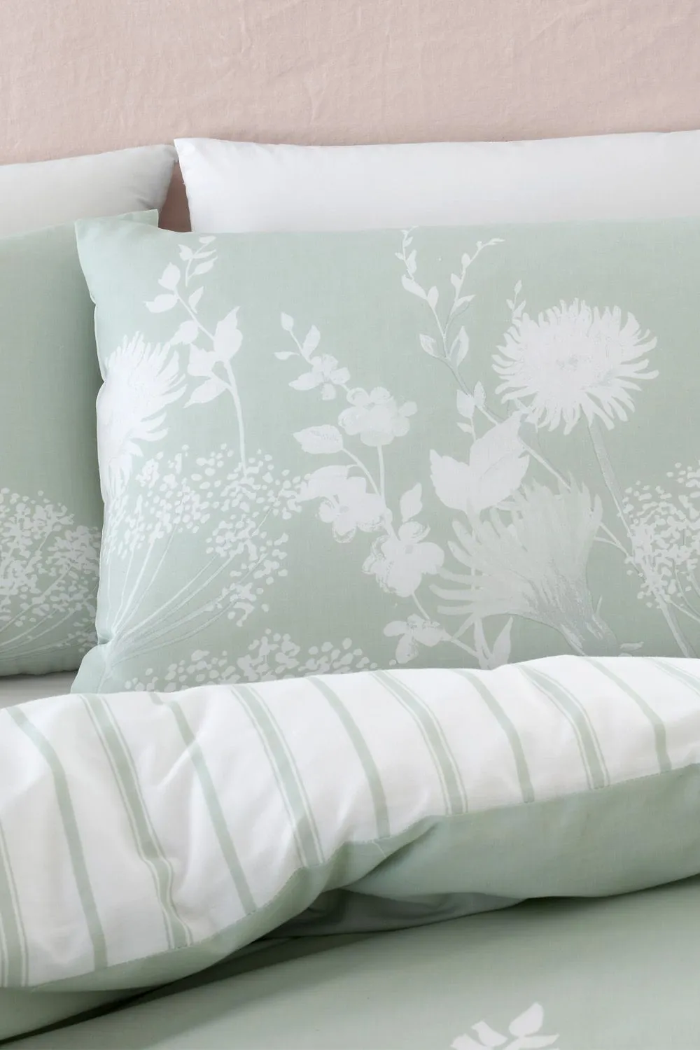 Catherine Lansfield Meadowsweet Floral Duvet Set in Green 2