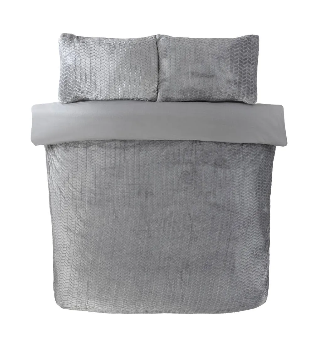 Rapport Home Chevron Faux Teddy Polyester Fleece Duvet Cover Set with Pillowcase in Silver 3