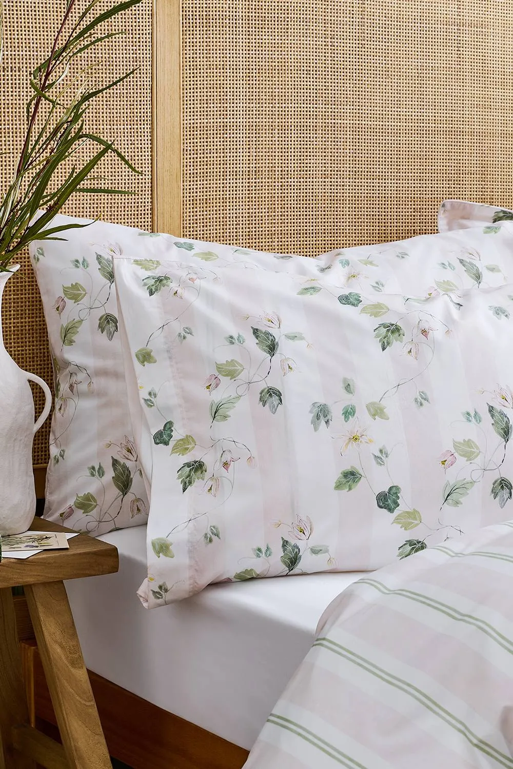CHRISTY 'Snowdrops' Winter Bloom Reversible Cotton Standard Pillowcase Pair in White