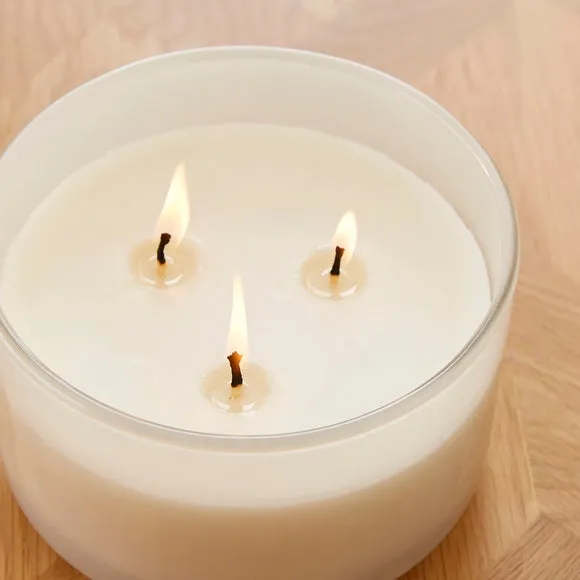 Vanilla and Sandalwood Multi Wick Candle 2