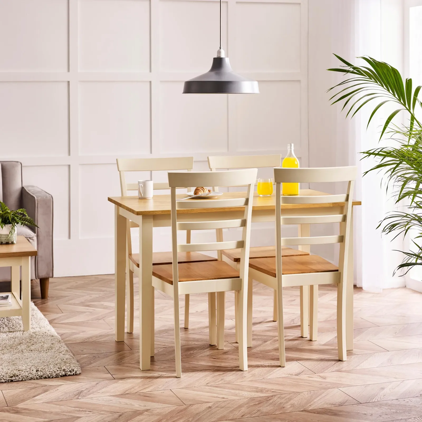 FurnitureboxUK Salcombe Small Rectangular Wooden Table & 4 Whitby Dining Chairs in Cream