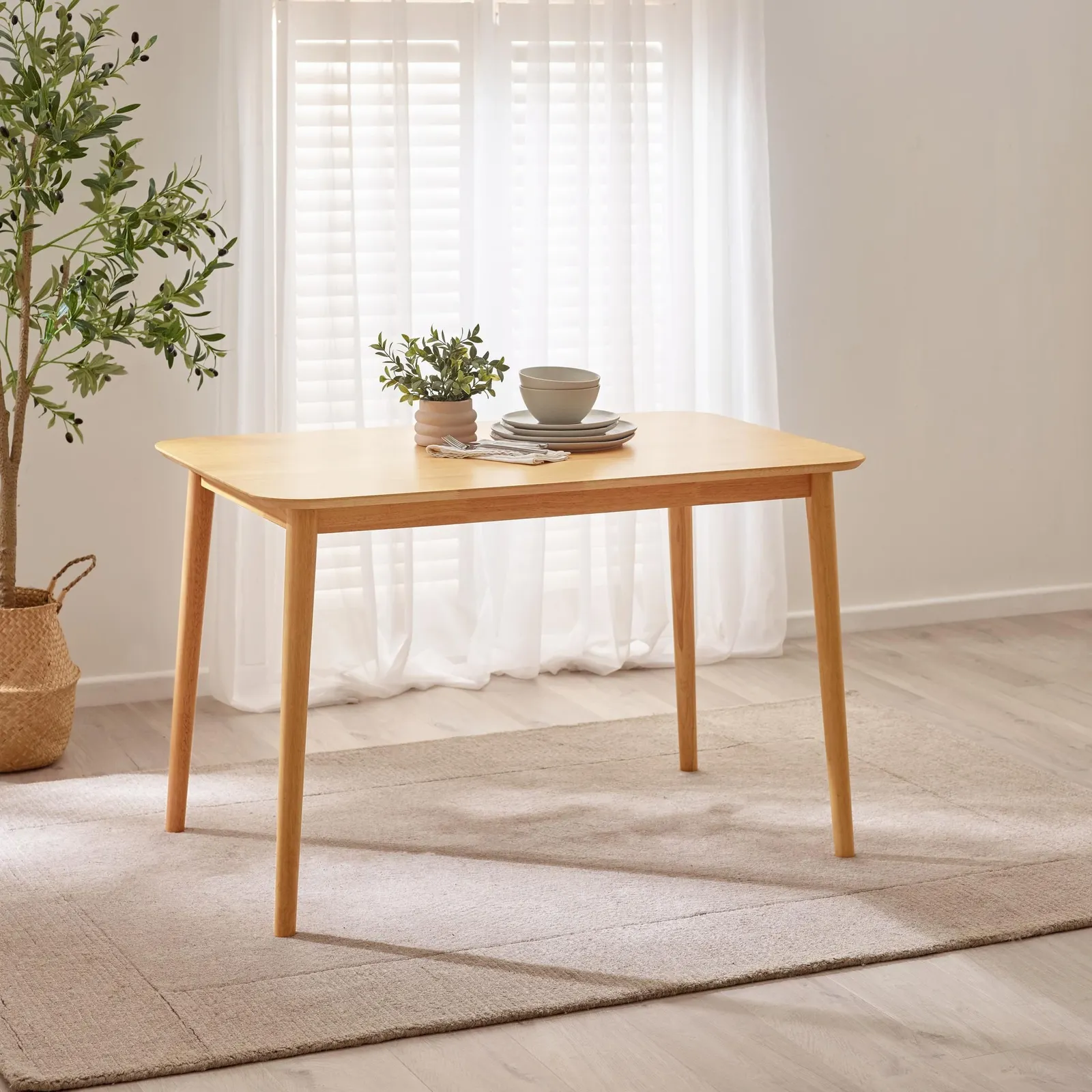 FurnitureboxUK Lynton Small Oak Effect Wooden Dining Table with 2 Millford Chairs & Bench in Light Oak 2