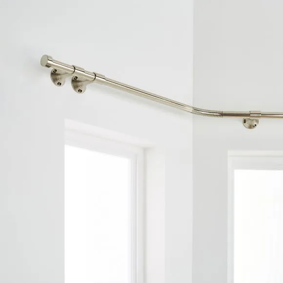 Trinity Metal Bay Curtain Pole 1