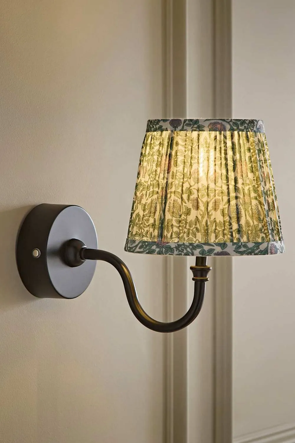 ValueLights Lowe Floral Pleated Shade Metal Portable Rechargeable Wall Light in Black