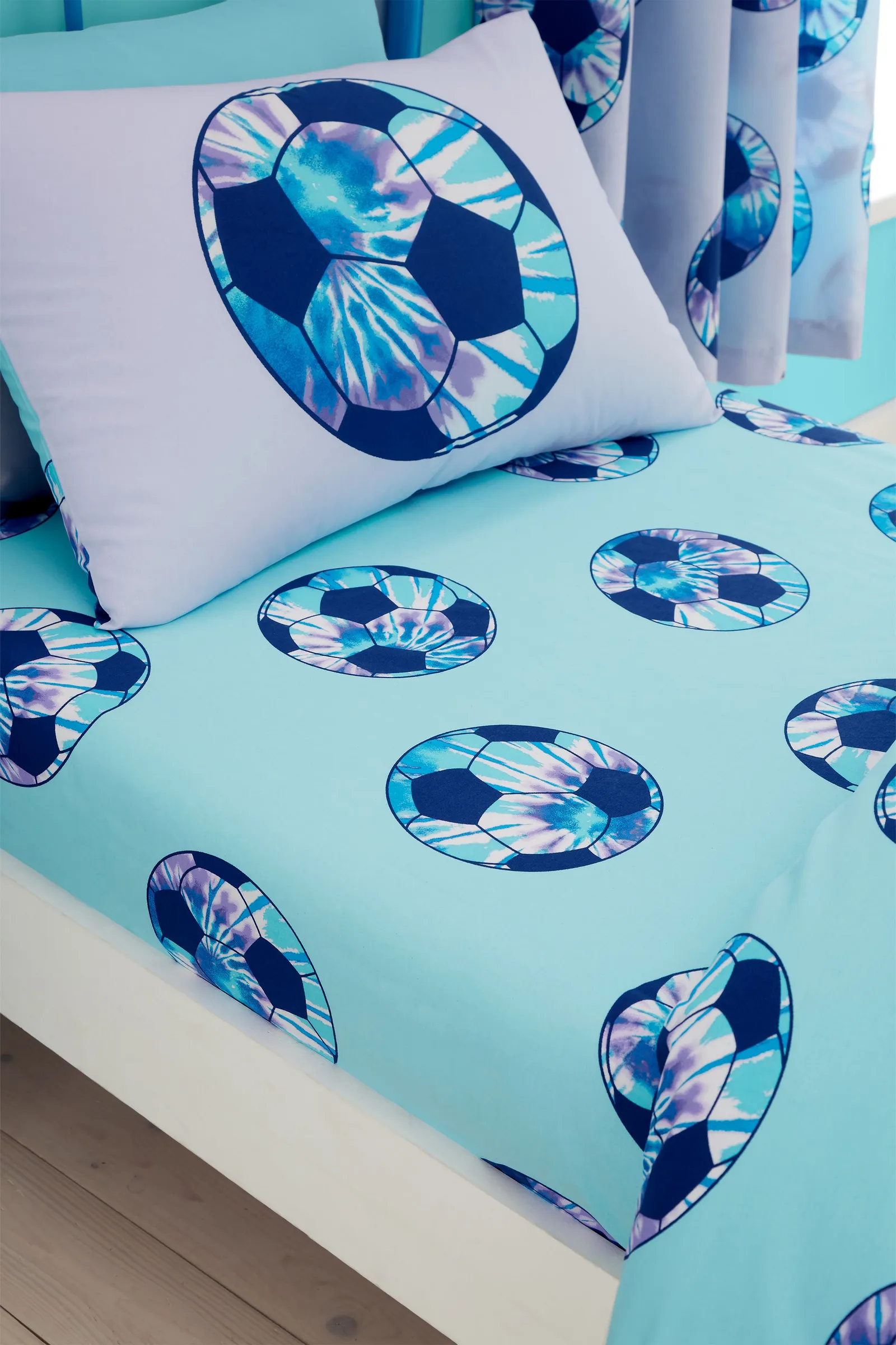 Catherine Lansfield 'Tie Dye Football' Fitted Sheet in Blue 1