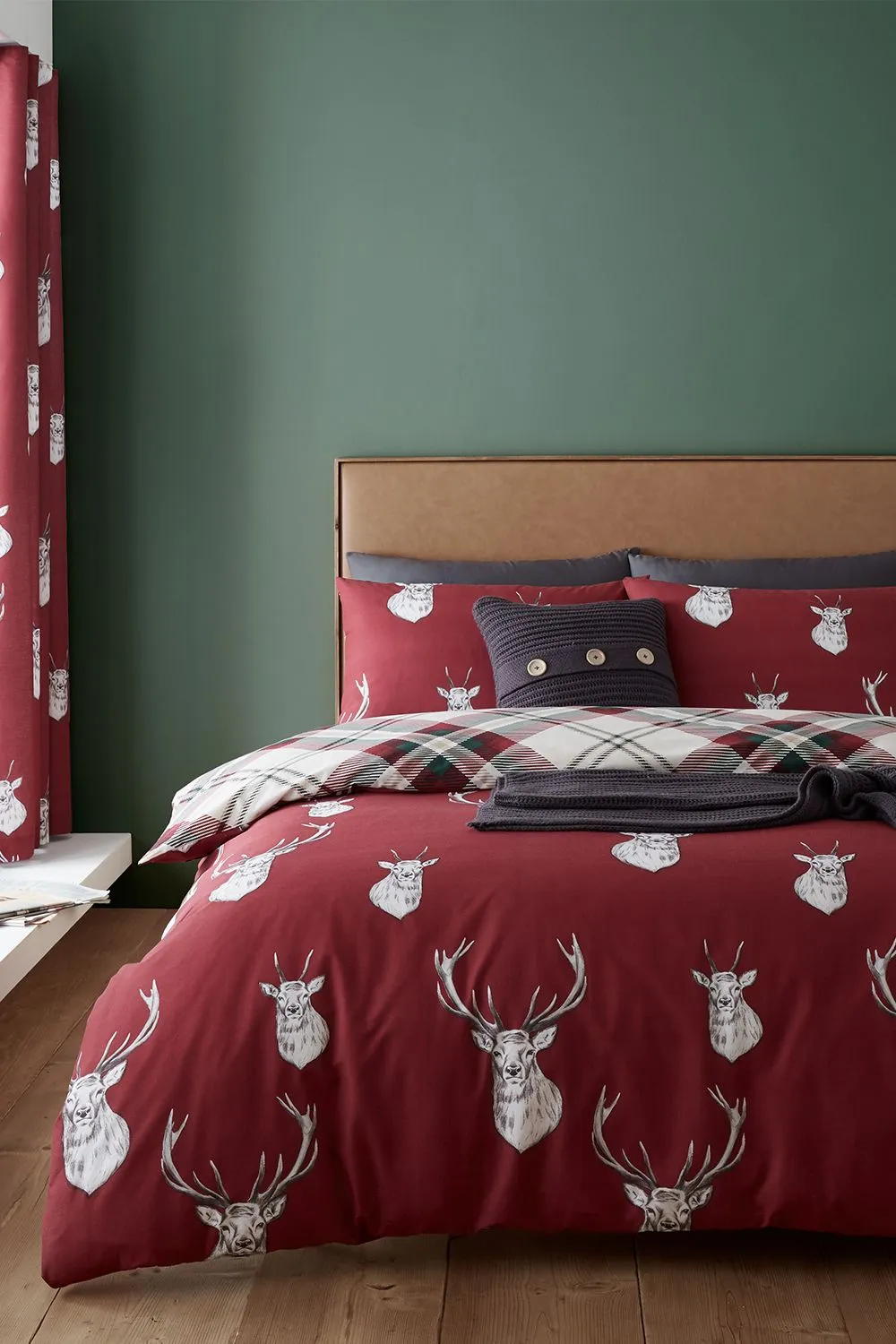 Catherine Lansfield 'Munro Stag' Check Duvet Set in Red
