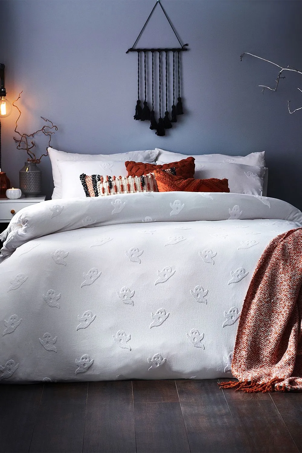 The Linen Yard Ghost Tufted Halloween 100% Cotton Duvet Cover Set in White
