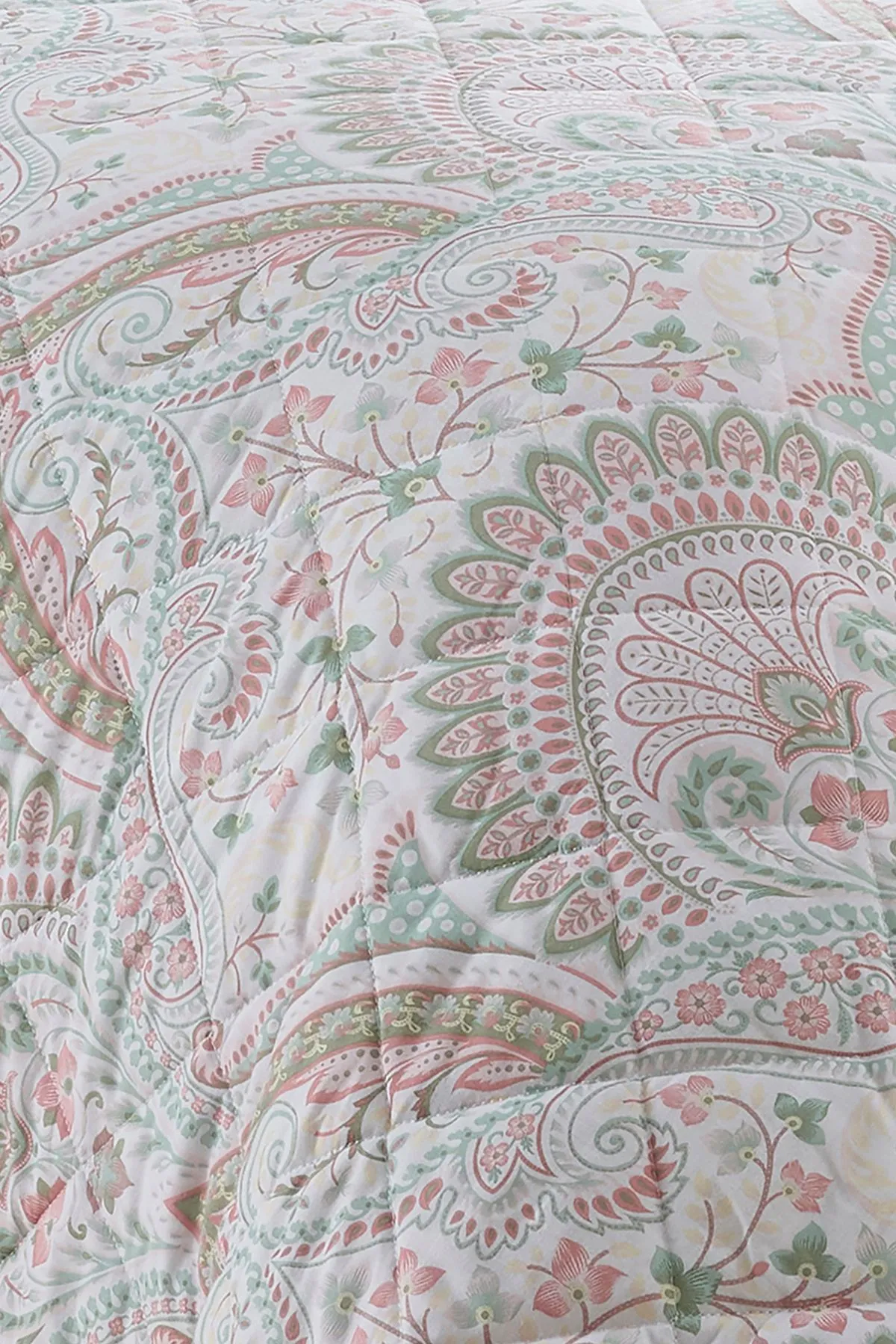 Dreams & Drapes 'Palais' Jacobean Damask Inspired Print Quilted Bedspread in Green 2