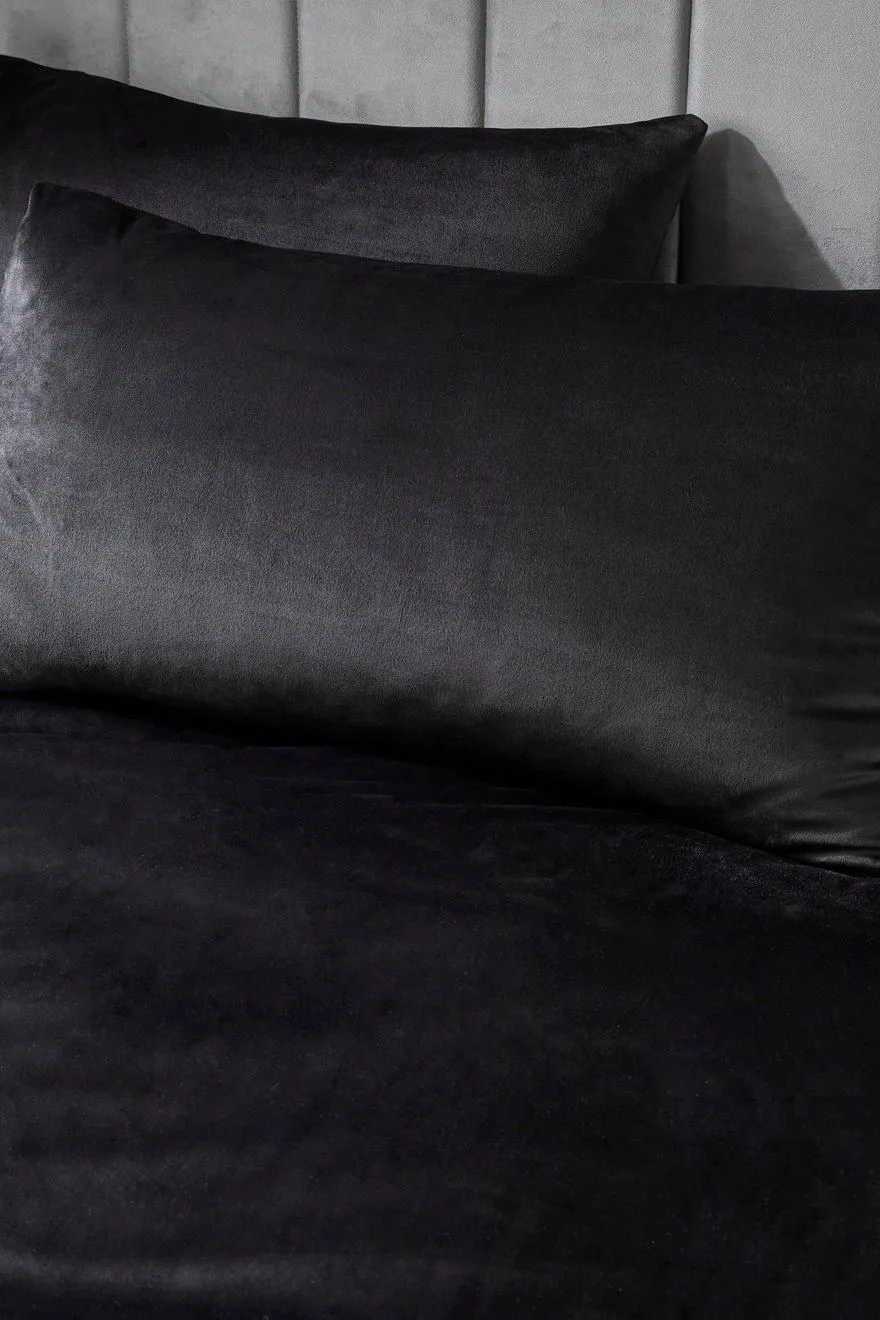Laurence Llewelyn-Bowen 'Montrose' Luxury Velvet Duvet Cover Set in Black 3