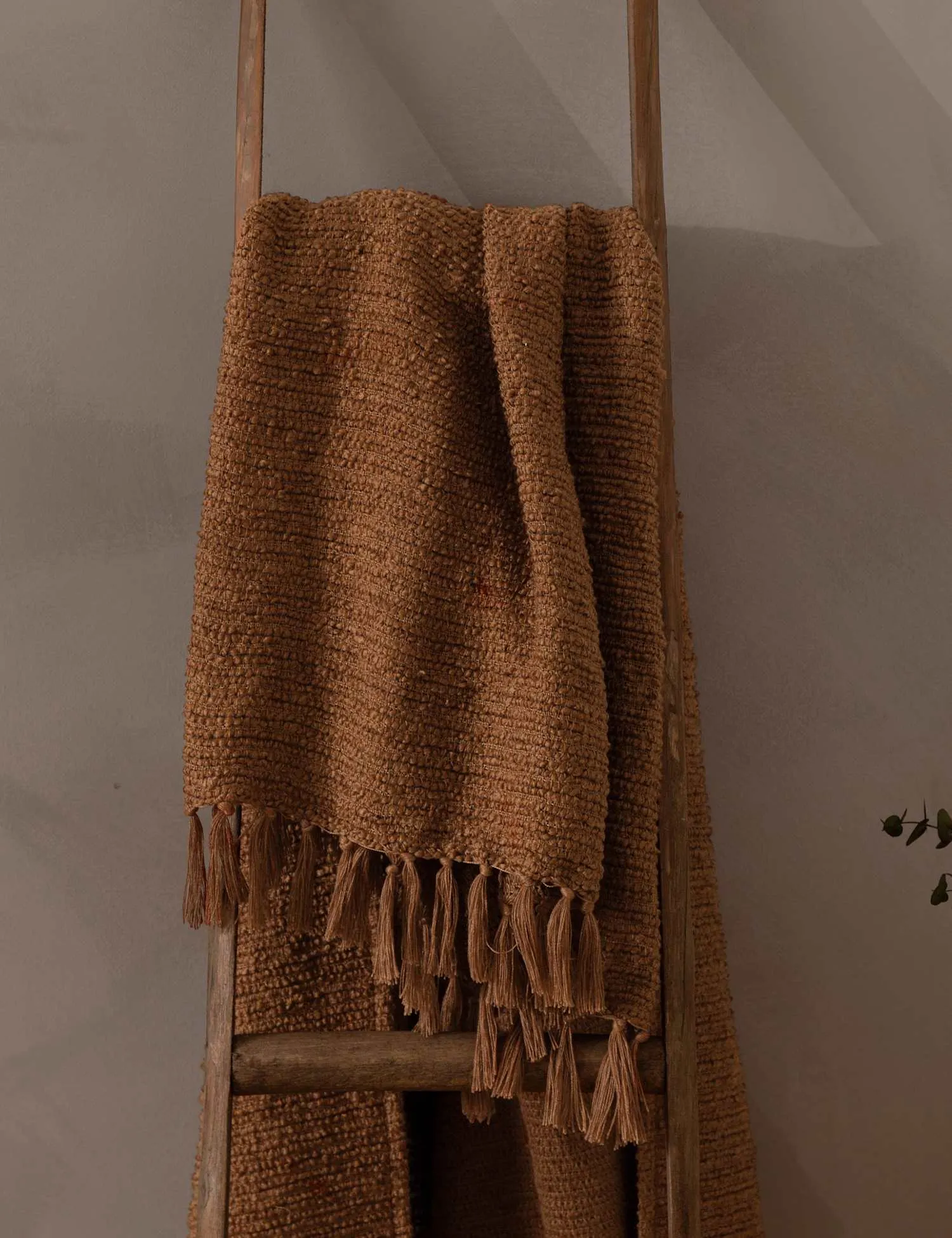 YARD Boucle Fringed Throw Medium Brown