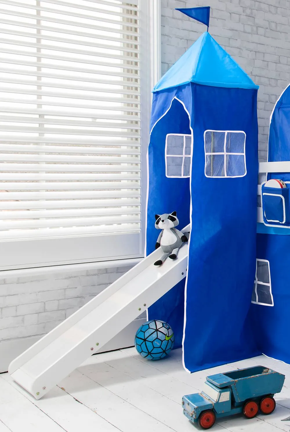 Nöa and Nani Moro Cabin Bed with Slide and Blue Tent, Tower & Tunnel in White 4