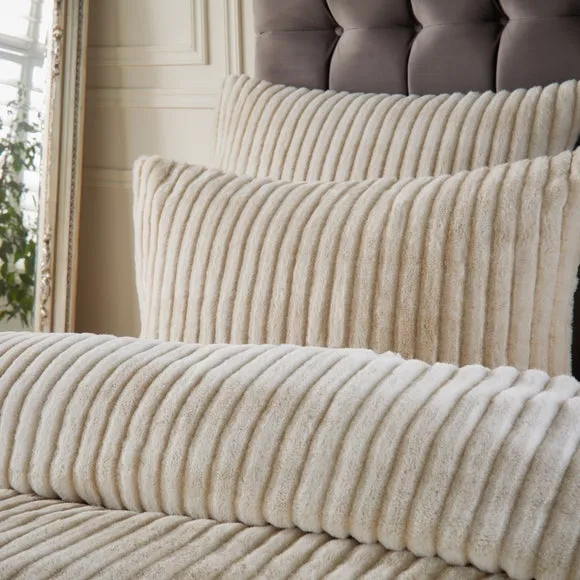 Paoletti Alpine Faux Fur Duvet Cover and Pillowcase Set 2