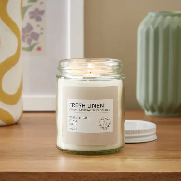 Odour Neutralising Linen and Sky Candle 1