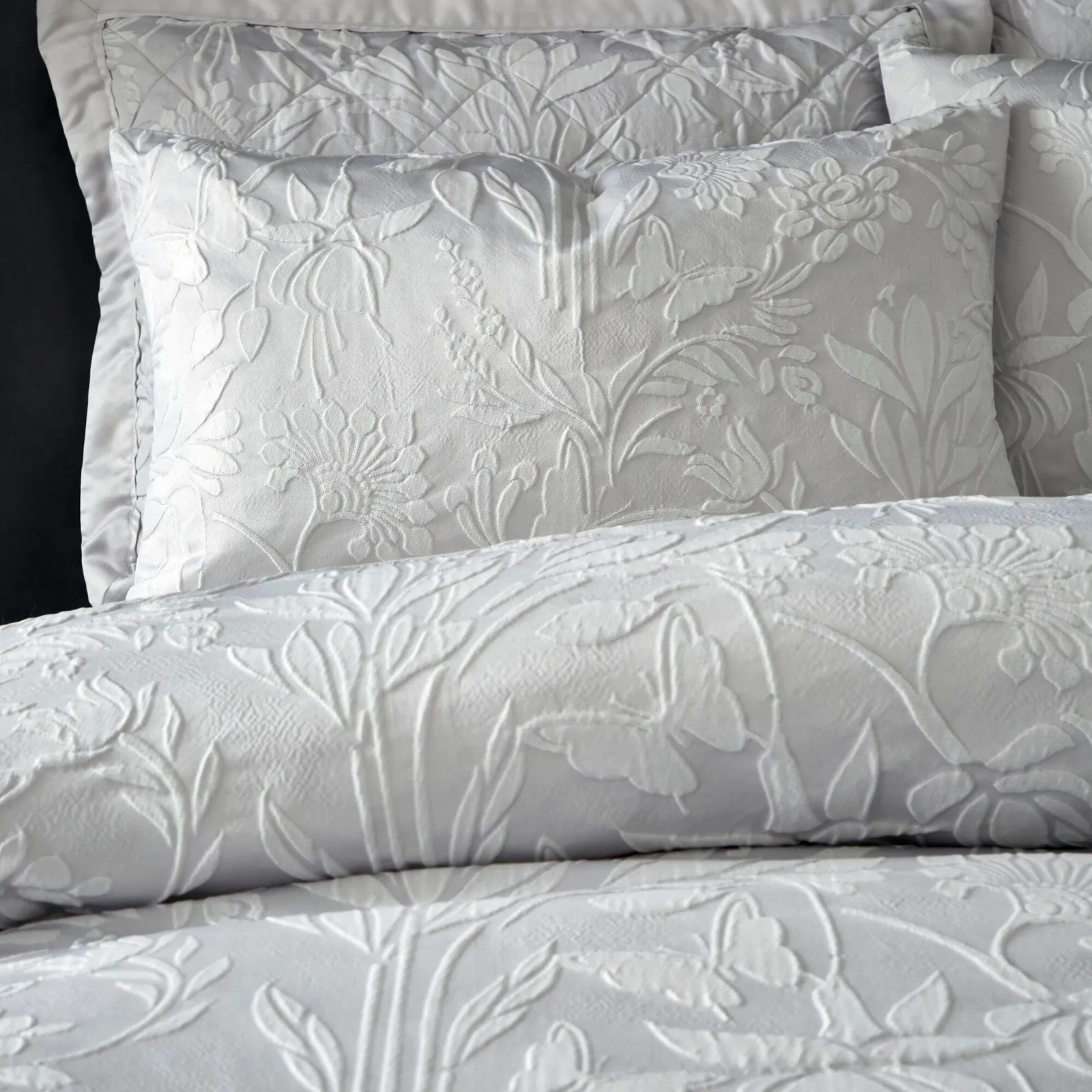 Portfolio Home Haworth Jacquard Floral Duvet Cover Quilt Set with Pillowcase in Silver 2
